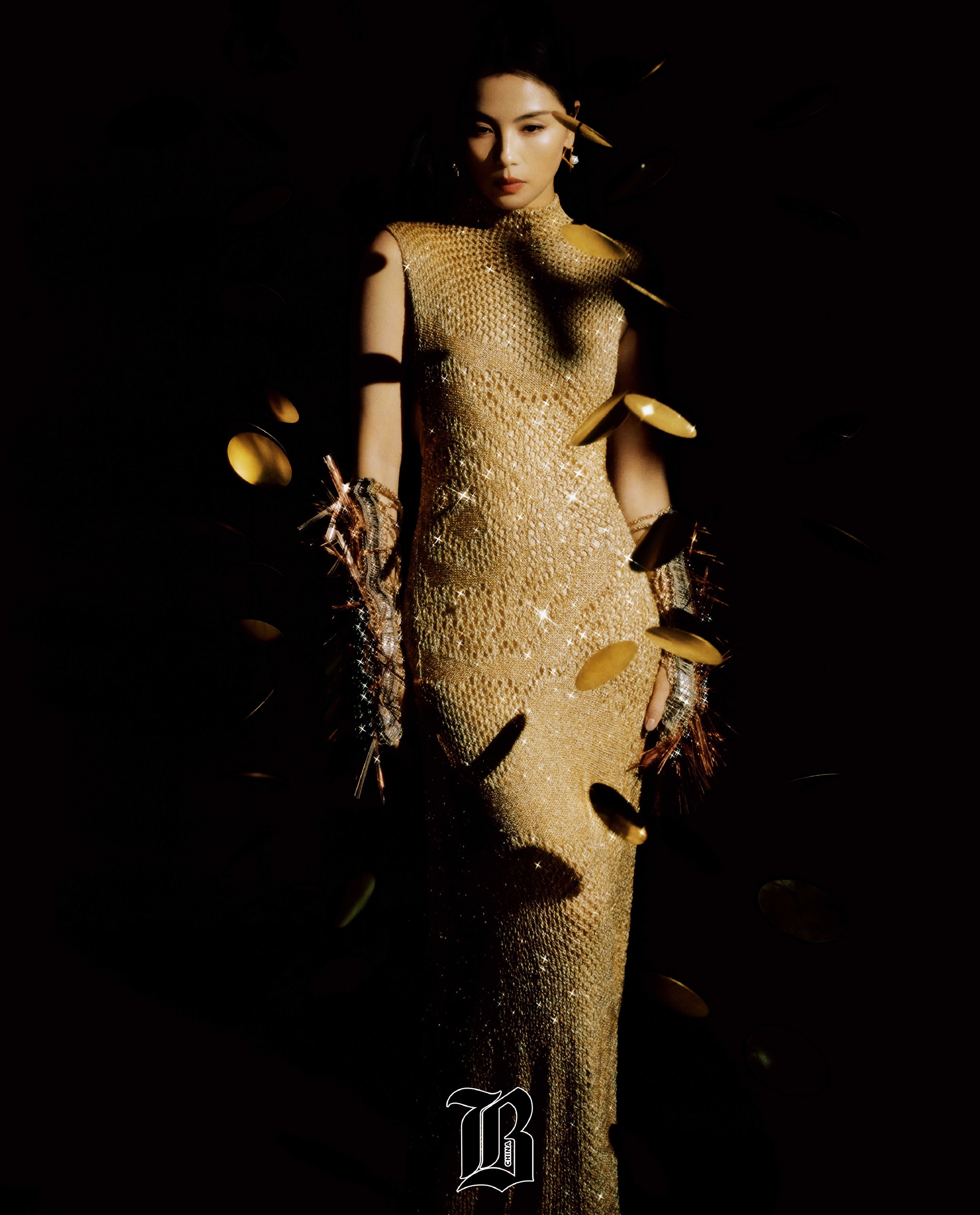 刘涛黑白泼墨逸韵大片刘涛羽饰挽弓飒爽大片刘涛Barbes中文版封面摄影师：彦俊 