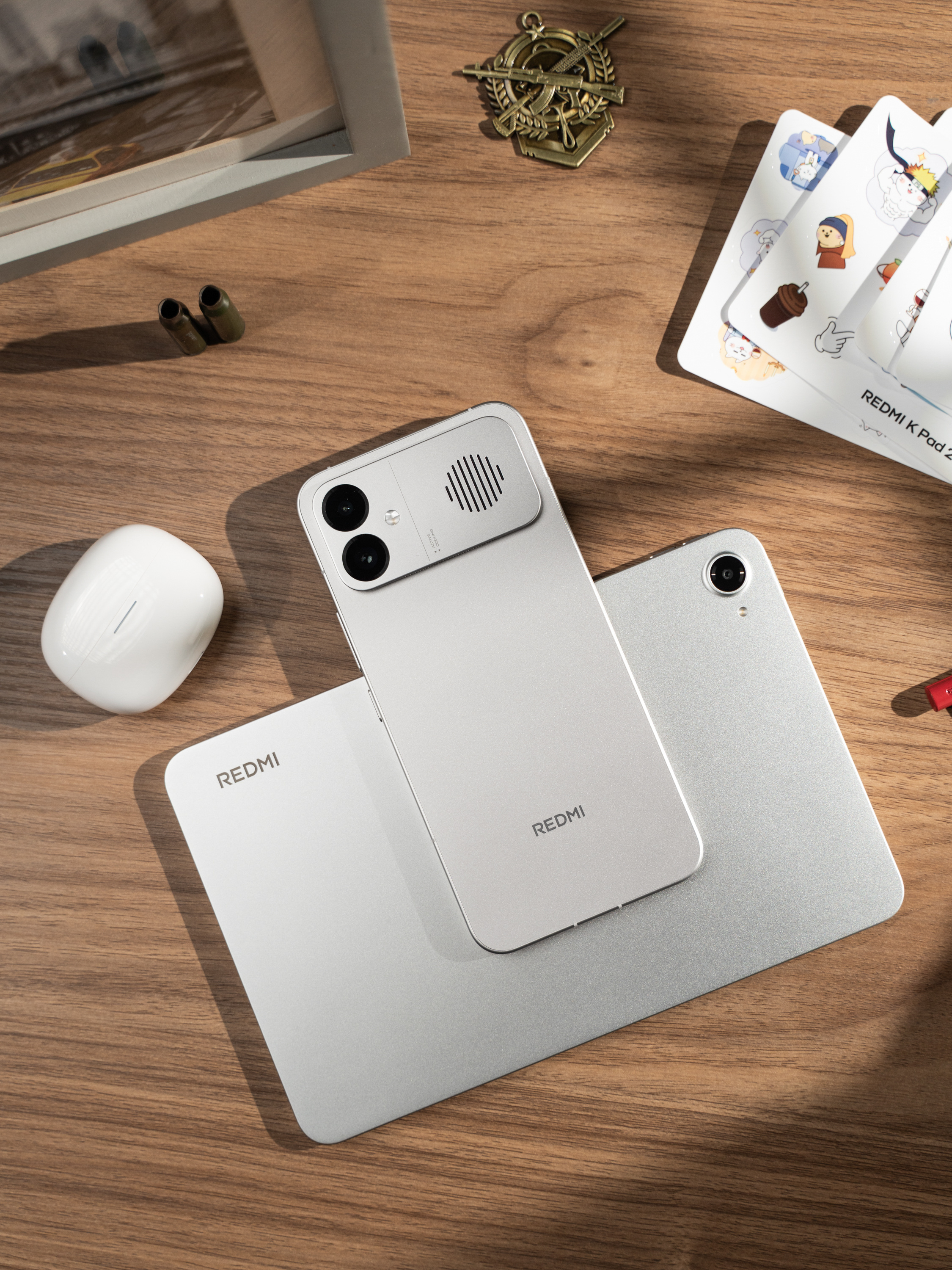 来上一组三件套，K90 Max+K Pad 2+Bus 8，最近的热门游戏搭子三