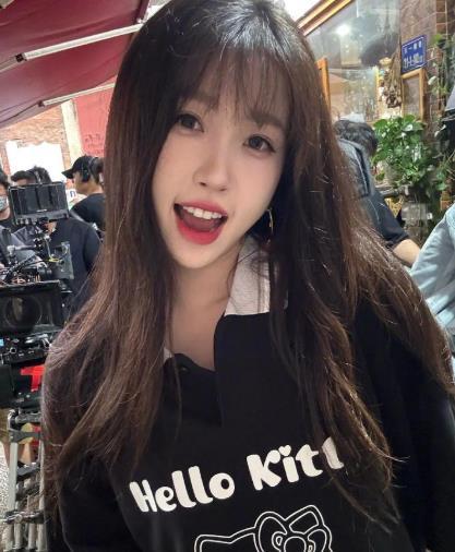 虞书欣 本是许凯 许荔莎 的场，95普花却持续抢登热搜。许荔莎持续撕许凯，竟称自