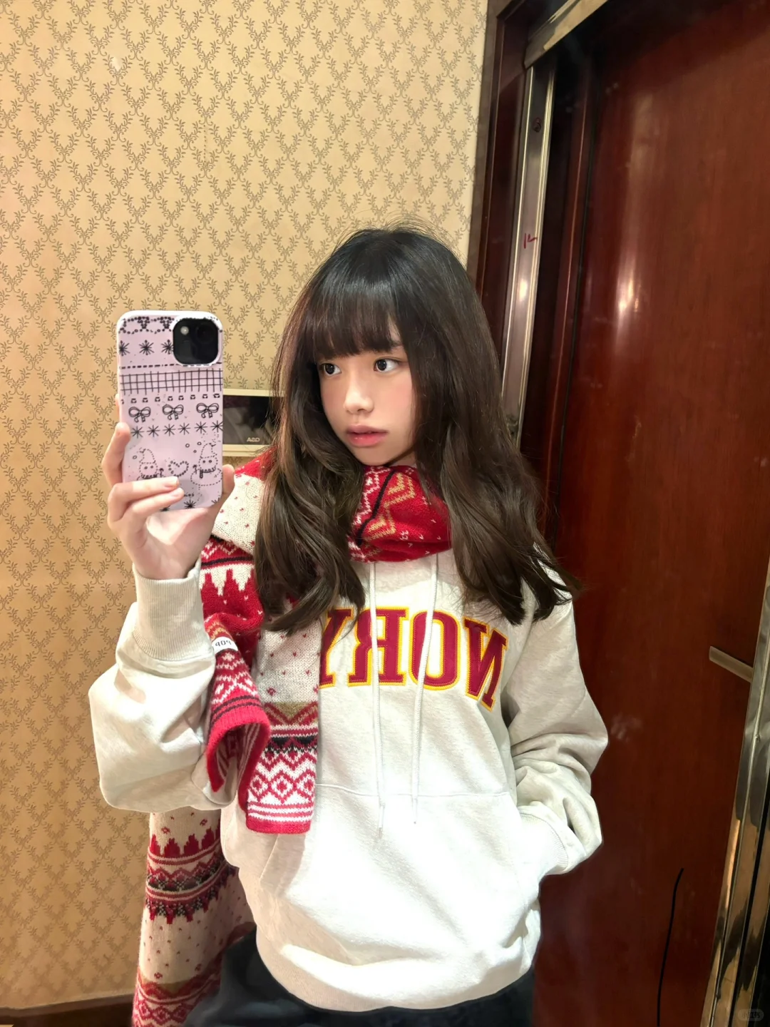 听说现在又很流行这样款式的围巾！！？🧣