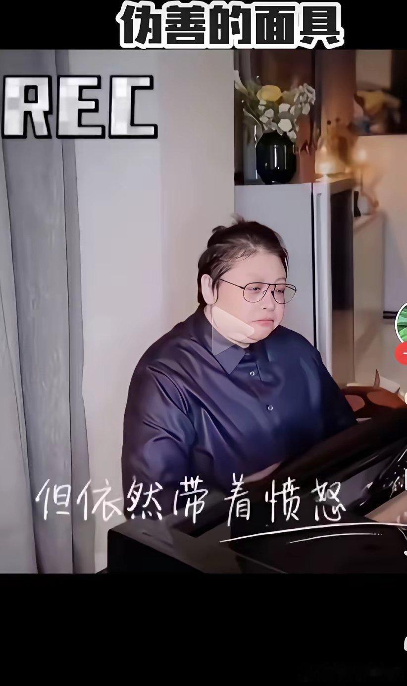 太拿自己当回事了，满以为振臂一挥四方来贺呢。结果是搬起石头砸自己的脚。 