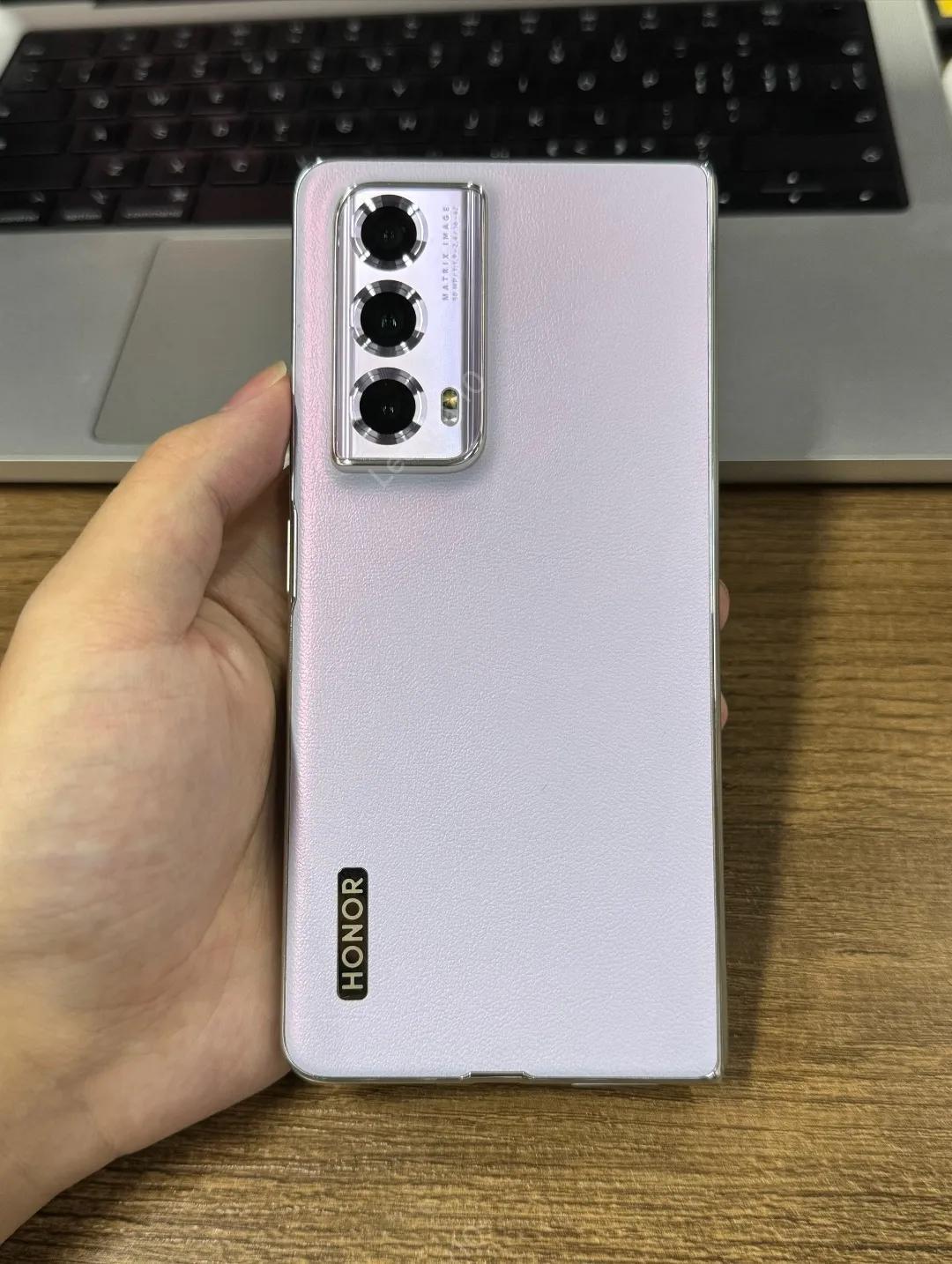 荣耀今年改赛道了嘛？一年之类发布了3款折叠屏新机，把折叠屏的最低价干到了5999