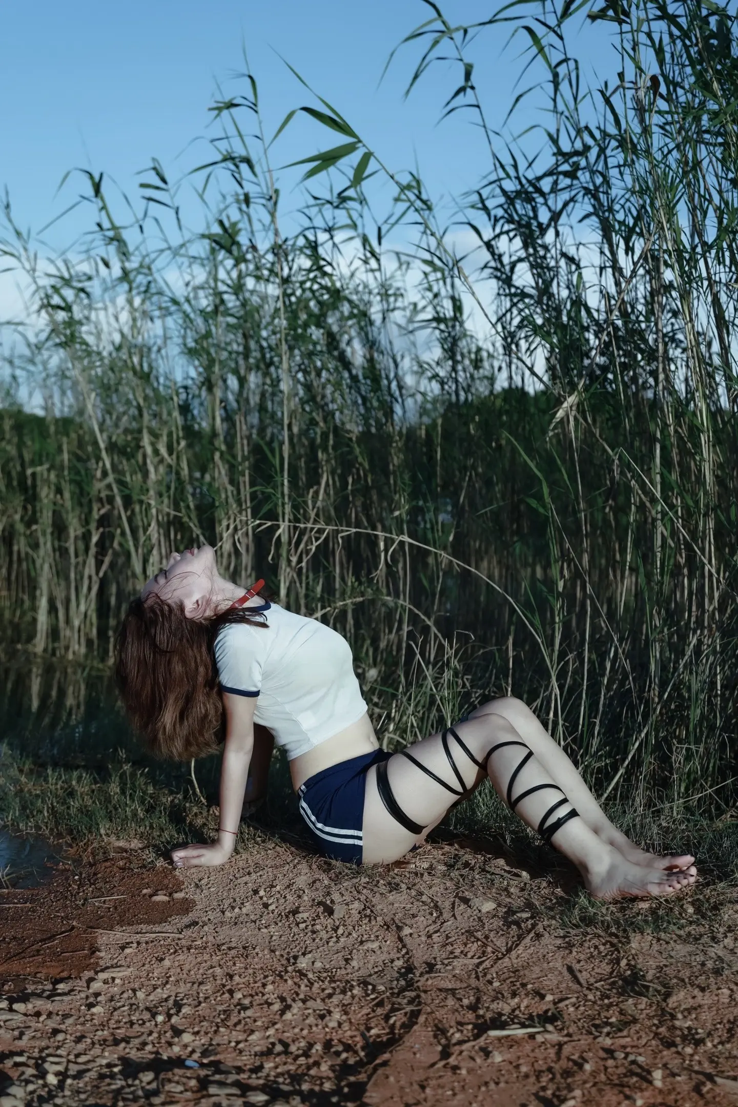 潮湿闷热的夏｜情绪肆意蔓延。《少女情绪写真》 我的灵魂停滞于寂静炎炎的...