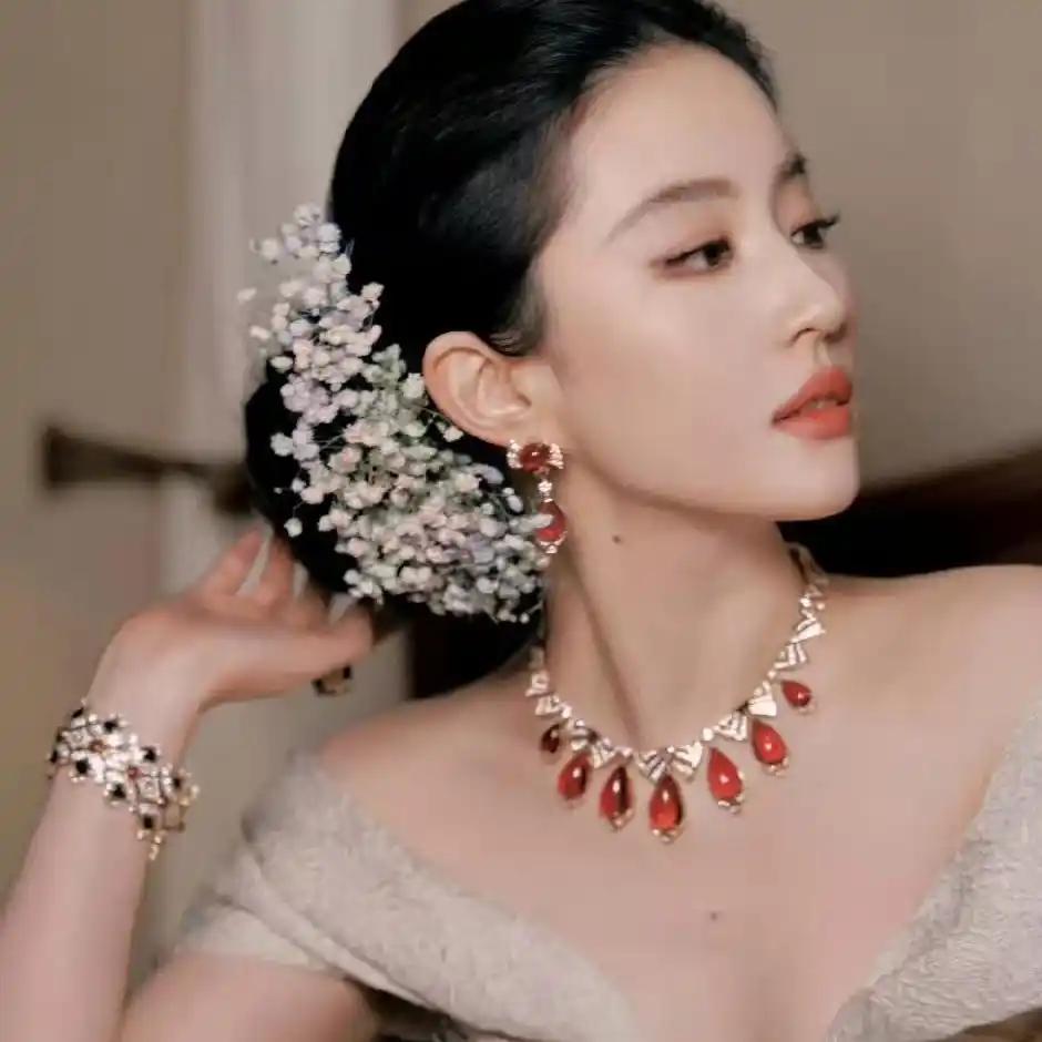 有多少人把刘亦菲当成梦中情人 有多少人把刘亦菲当成梦中情人？那肯定海了去了！80