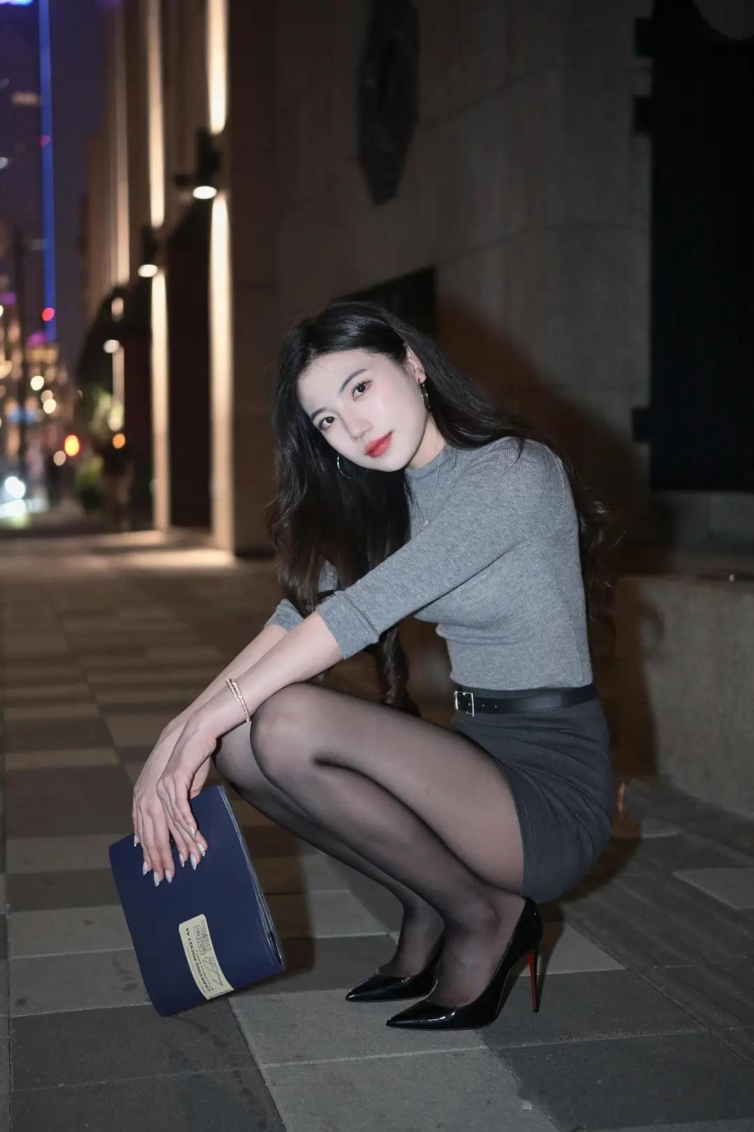 如何穿出自信和魅力呢? 打底裤的搭配怎么搭才好看?