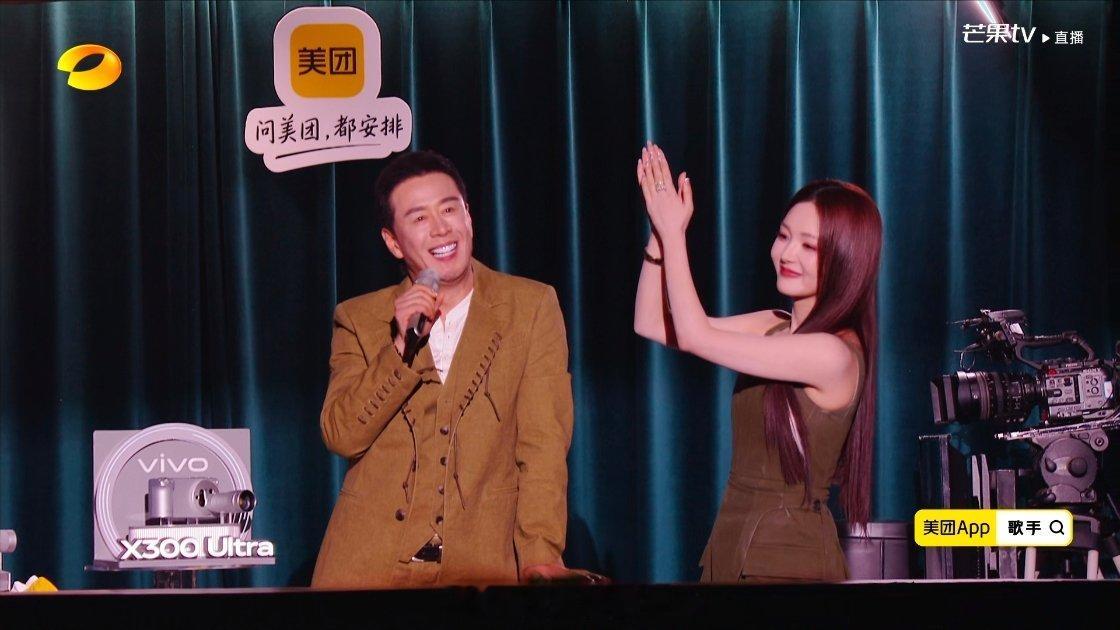 杨坤淘汰，没有悬念。 淘汰感言：在家准备了好几首，你们为什么不能把我留下来多唱几