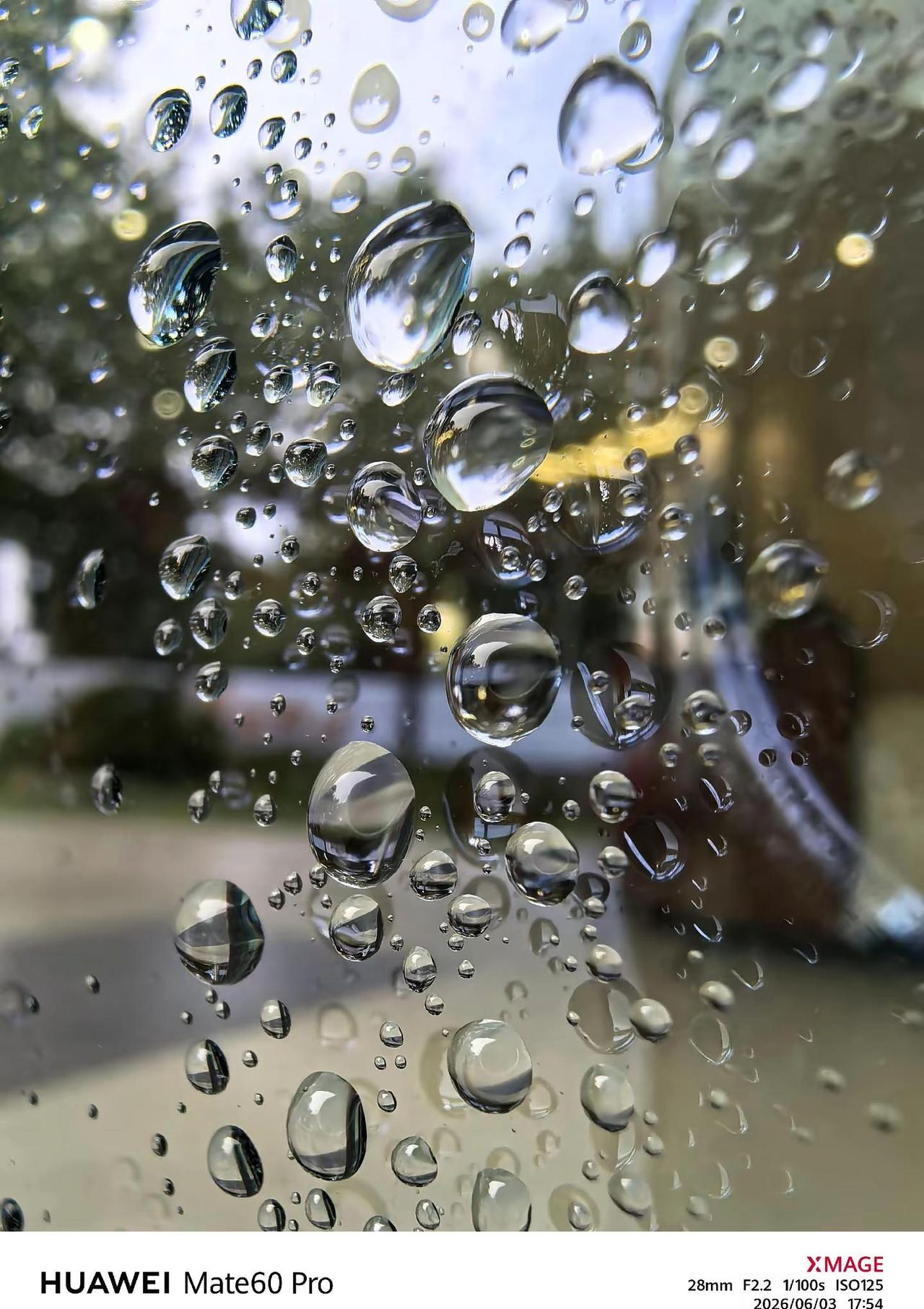 换个角度看暴雨。石家庄下雨石家庄暴雨来袭 雨下的虽然大，虽有积水，但换个角度可能