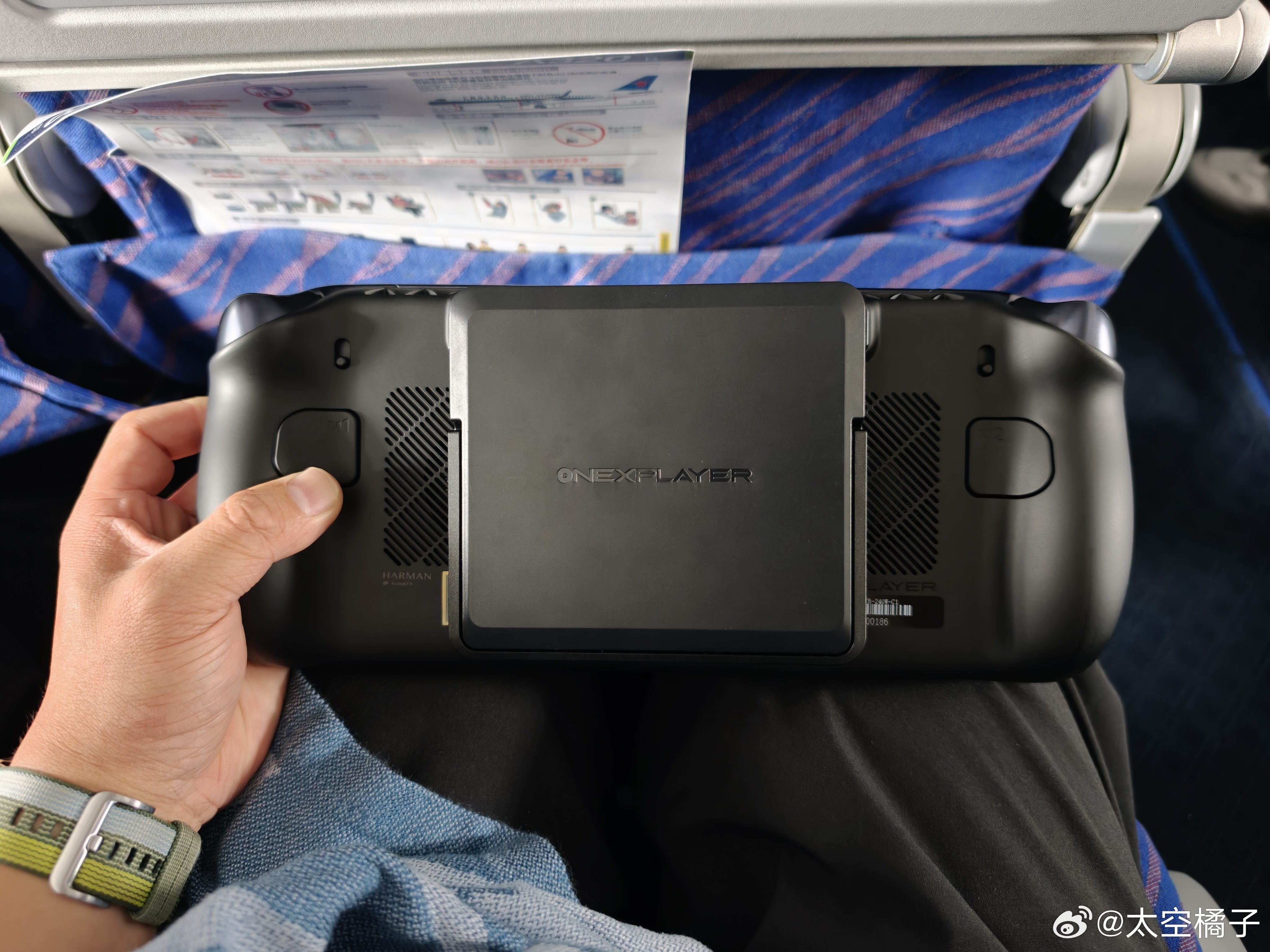 换电设计AMD 395 游戏机掌上PS5开玩了