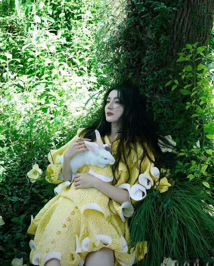 VOGUE背景是迪丽热巴精灵