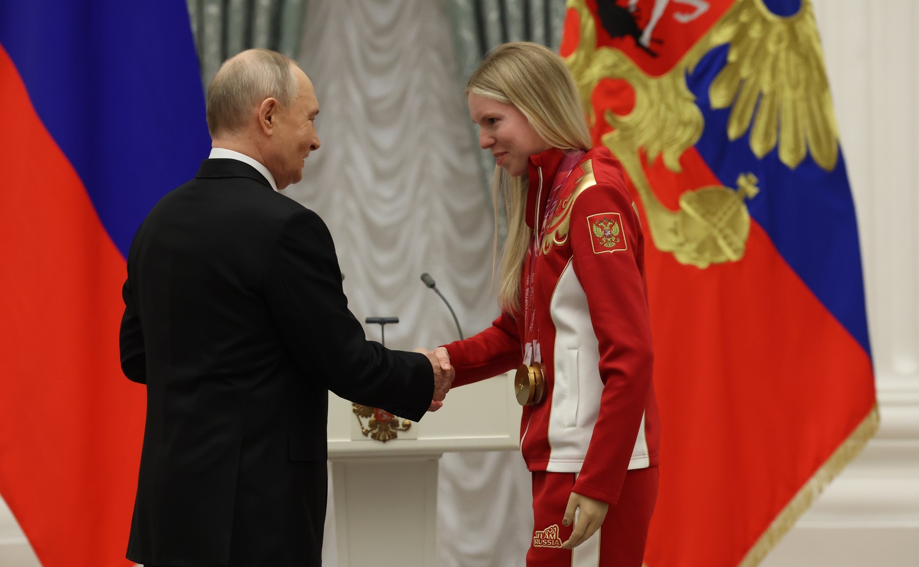 瓦洛佳小朋友  向第十四届冬季残奥会获奖者颁发国家奖章弗拉基米尔·普京在克里姆林