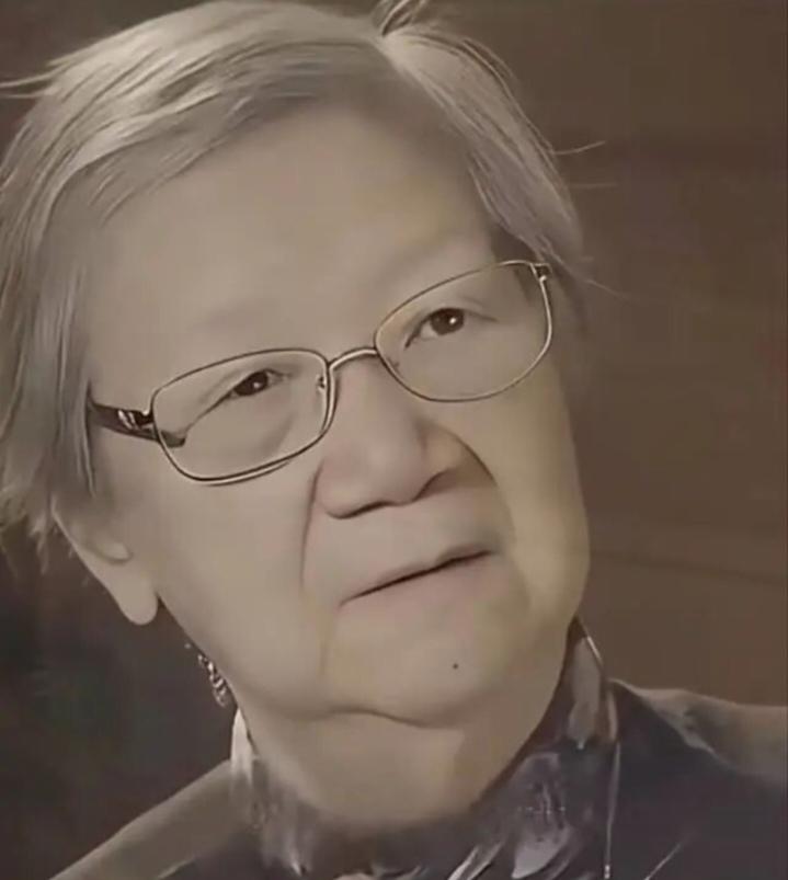 一张旧出入证，见证领袖不为人知的家常温情。

毛岸英牺牲之后，刘思齐时常到中南海