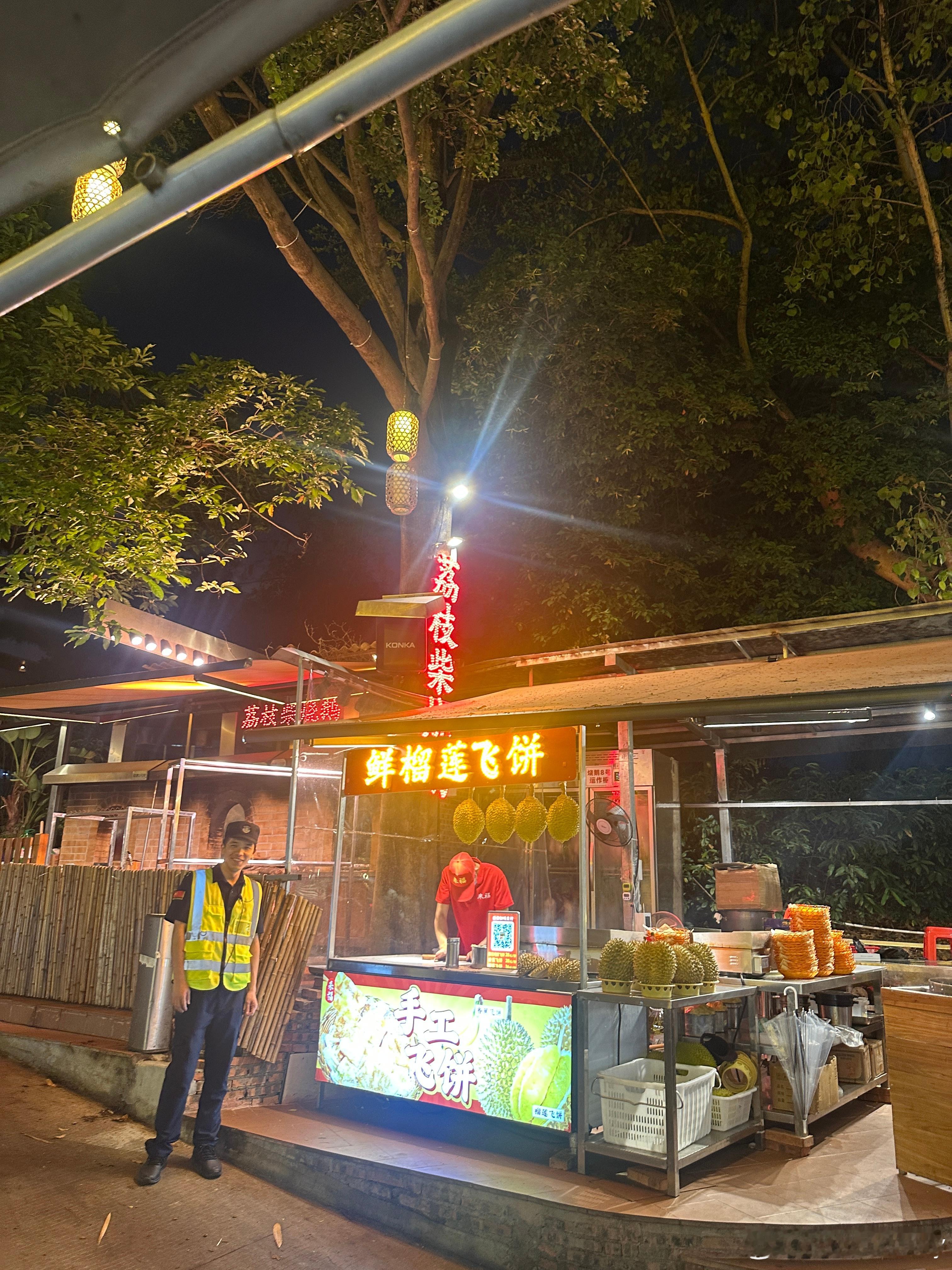 打卡网红餐厅来福农家院子好嗨热闹 深圳·来福农家院子·河豚特色鱼煲(国际会展中心