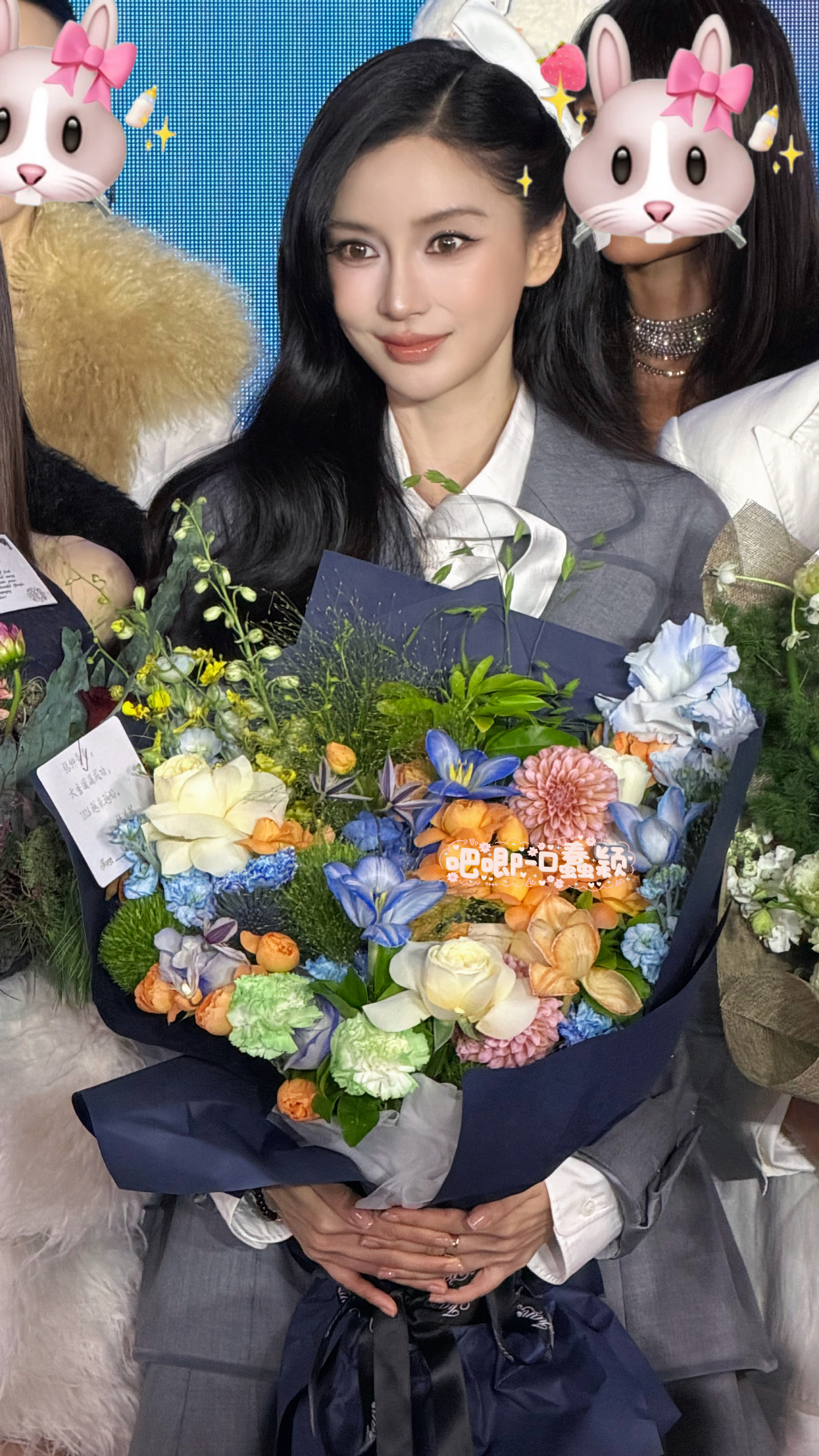 angelababy angelababy 她手中有剑 有剑而不戾 执剑济人 ?