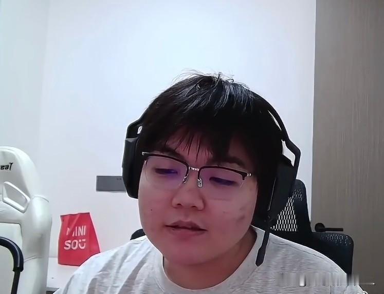 说实话刘青松这话也不算硬黑，就是职业选手视角最直观的担心。369很久没打正式比赛