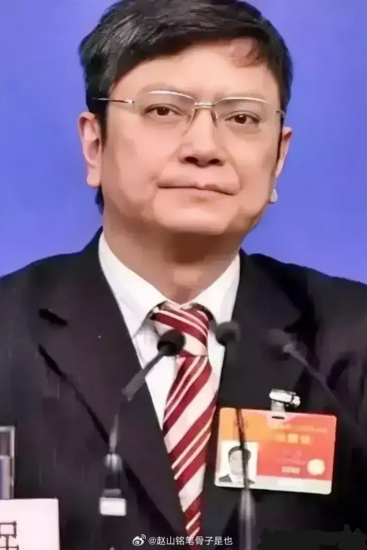 郑强教授发表观点称：“毁灭我们的将来，必定源自内部的贪官污吏、汉奸卖国贼。从历史