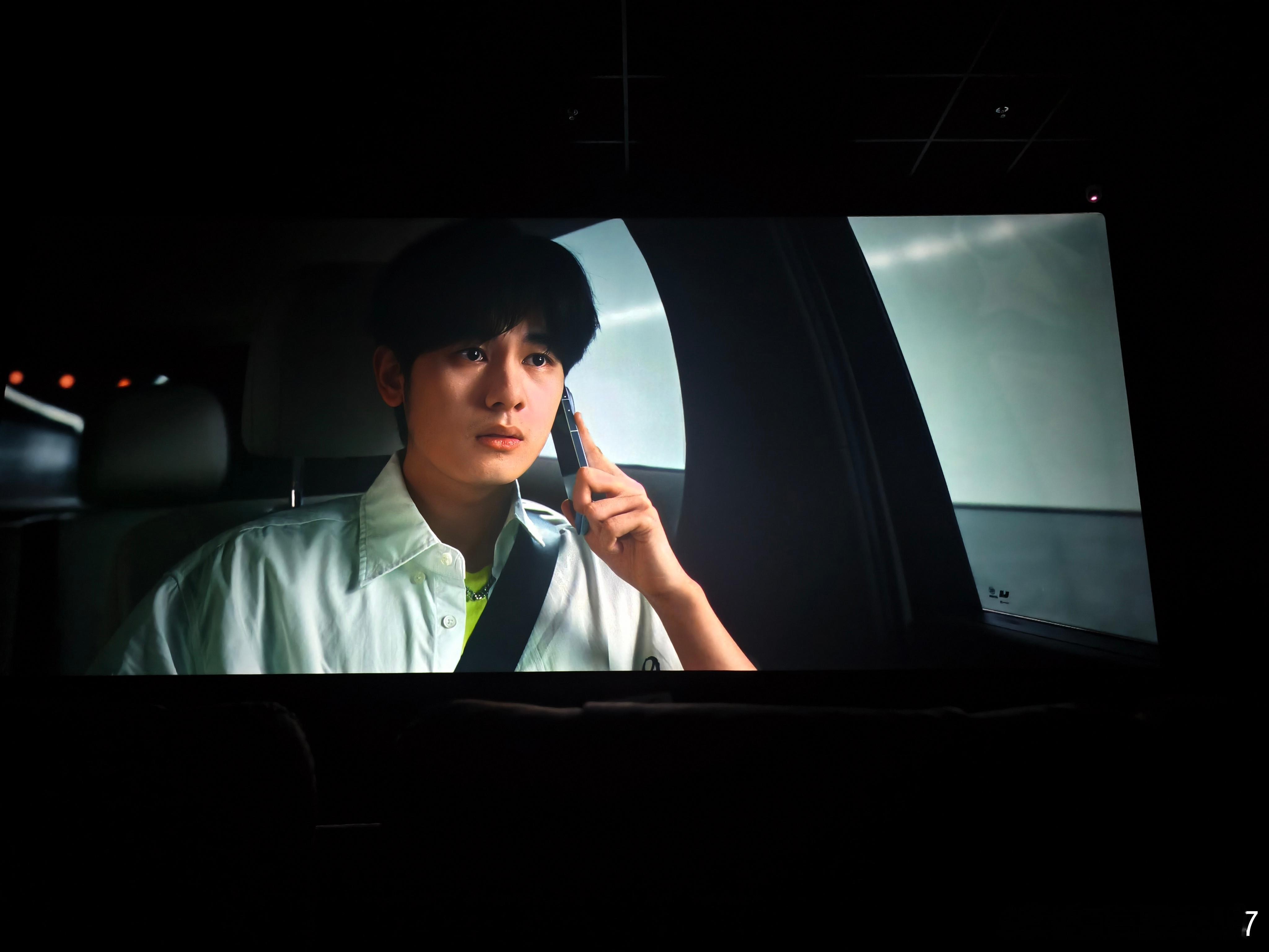 MEGA侧面路跑没拍到，但是拍到了胡先煦坐MEGA飞驰人生3 