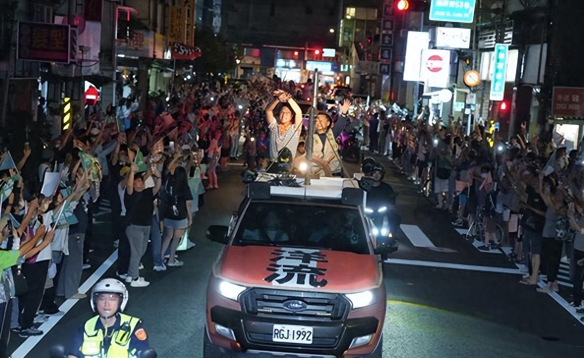 台湾“九合一选战”倒数48天，民进党台北市长参选人沈伯洋昨天（11日）启动首场“