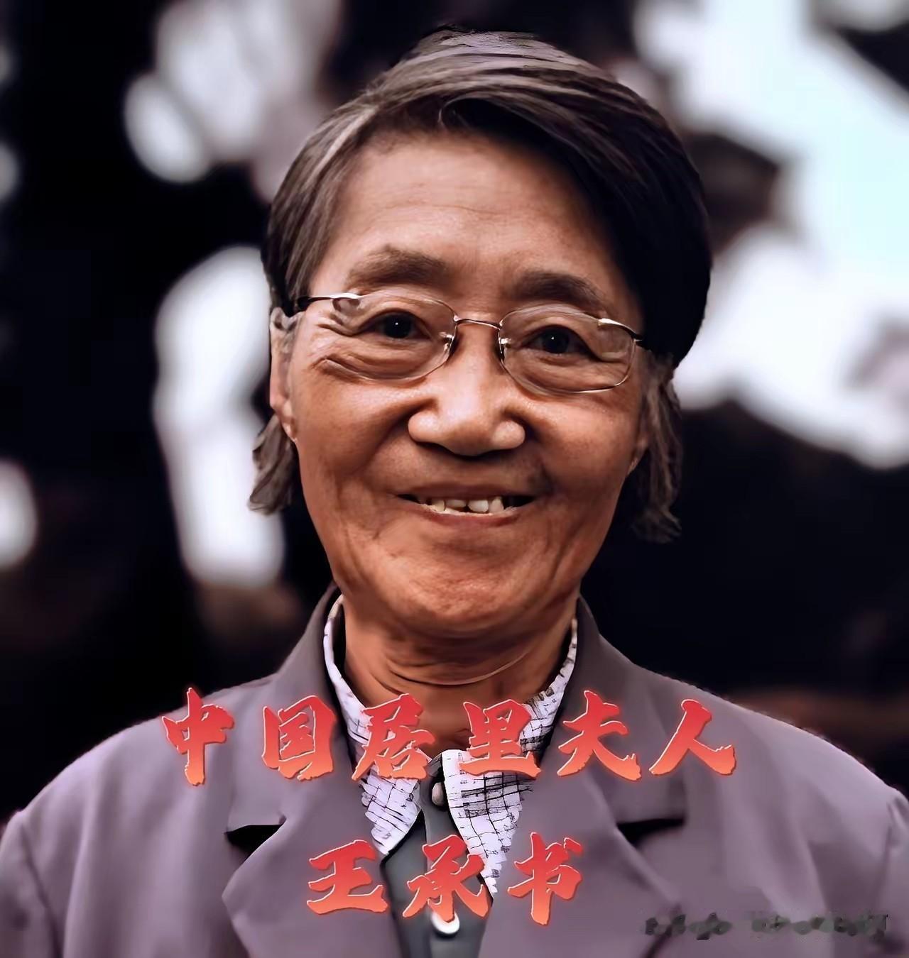 她当场放弃美国籍，拽回被扣儿子

美国工作人员拦住她一家，6岁的儿子被拦在一边：