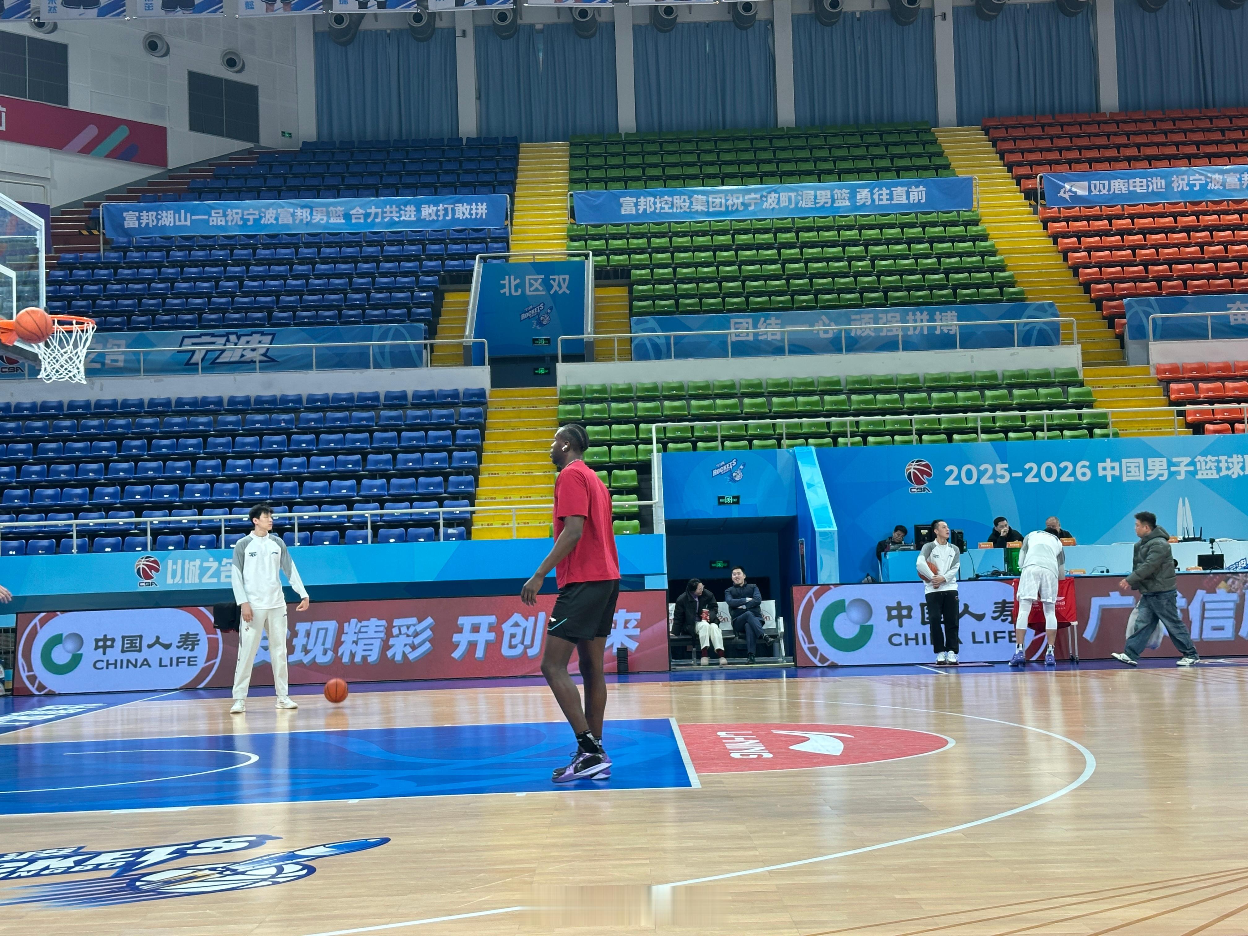 宁波男篮vs北京男篮 赛前加练小分队，到齐 宁波·宁波市体育中心