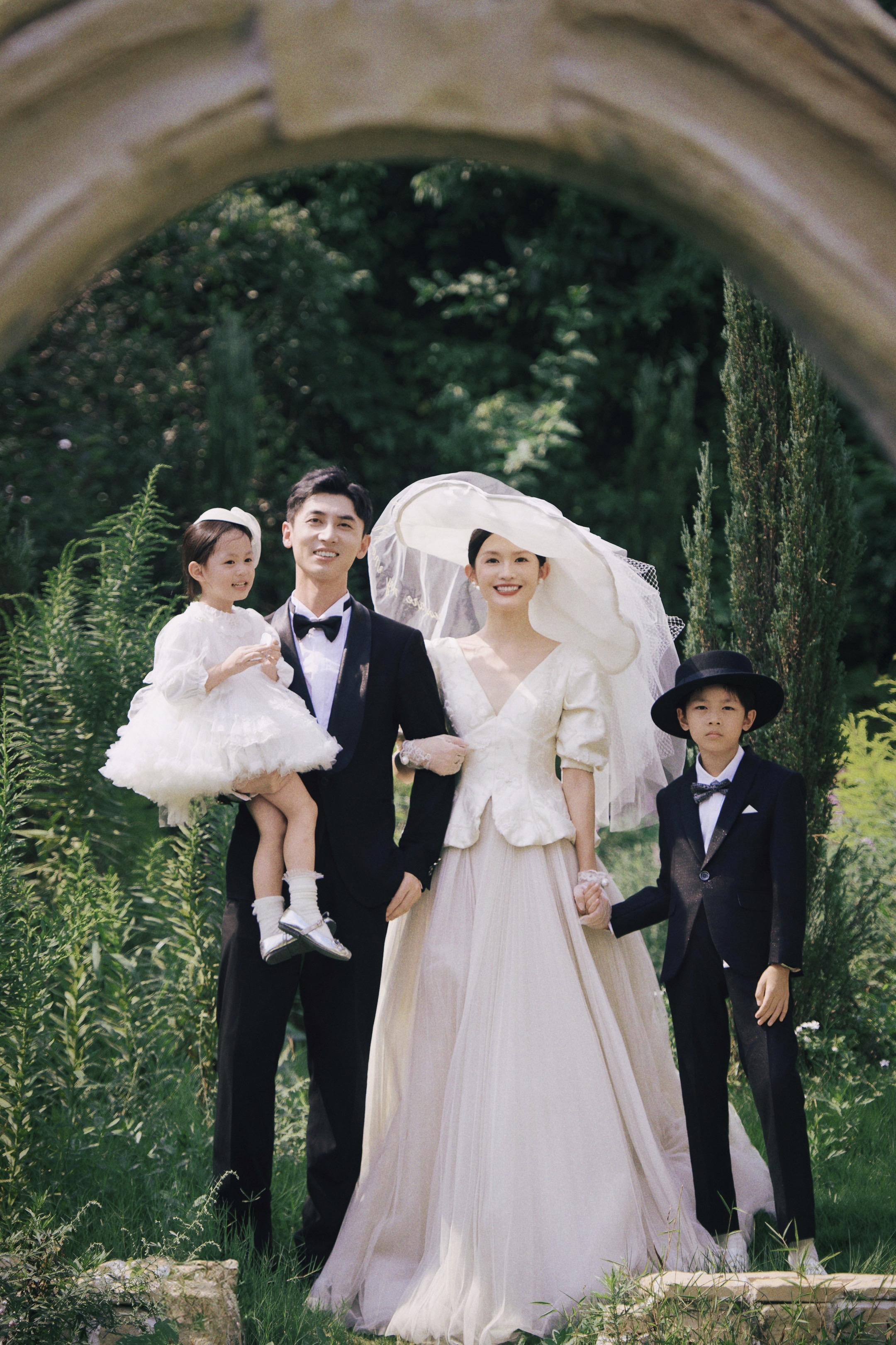 14周年快乐♥️我们的21岁到35岁～长久的爱情，是反复爱上同一个人。