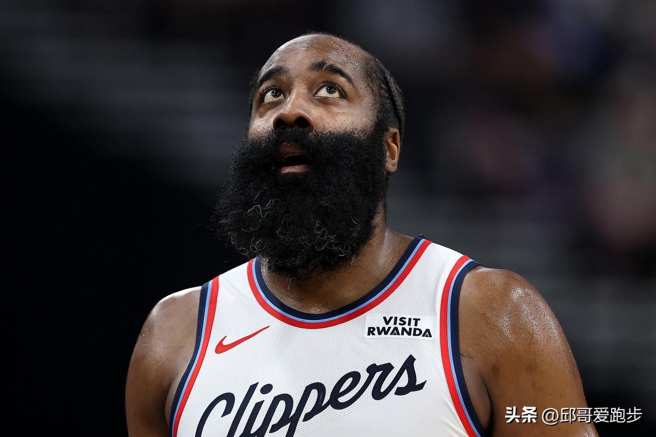 约老师半场拿下33分！那时候掘金还落后快船！第三节还没结束约老师已老52分！全场