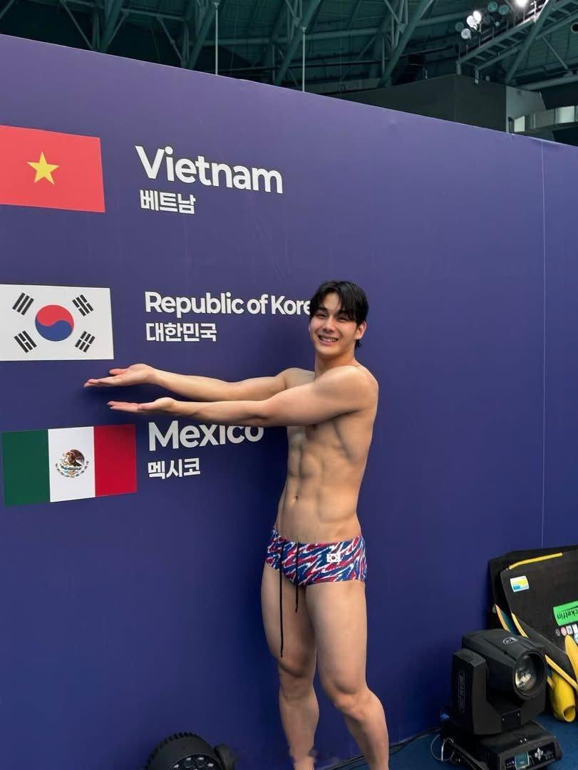 韩国游泳运动员在泰国火了 