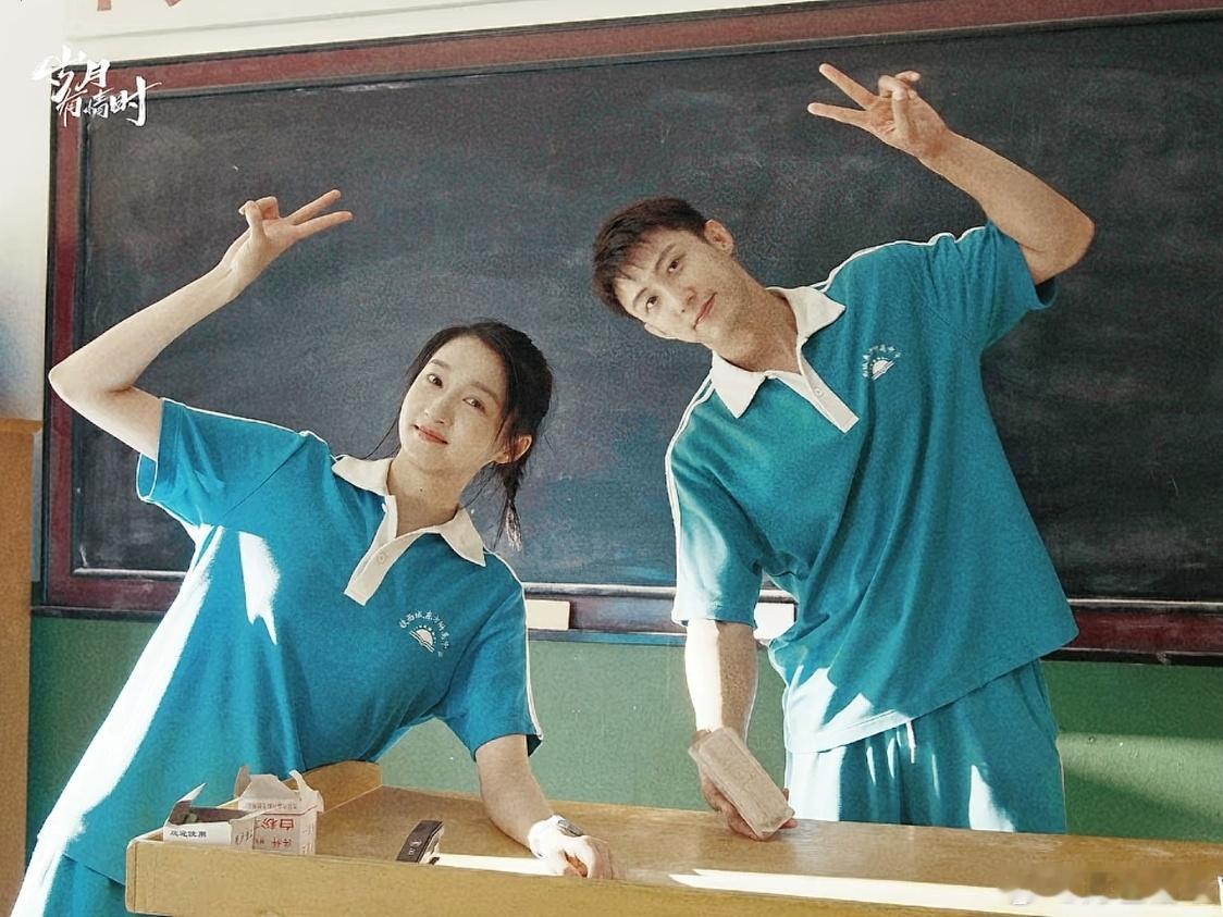 黄景瑜爬墙视频诡异得像AI这内娱没见过几个体格子正常的男人，这不就是成年男子应该