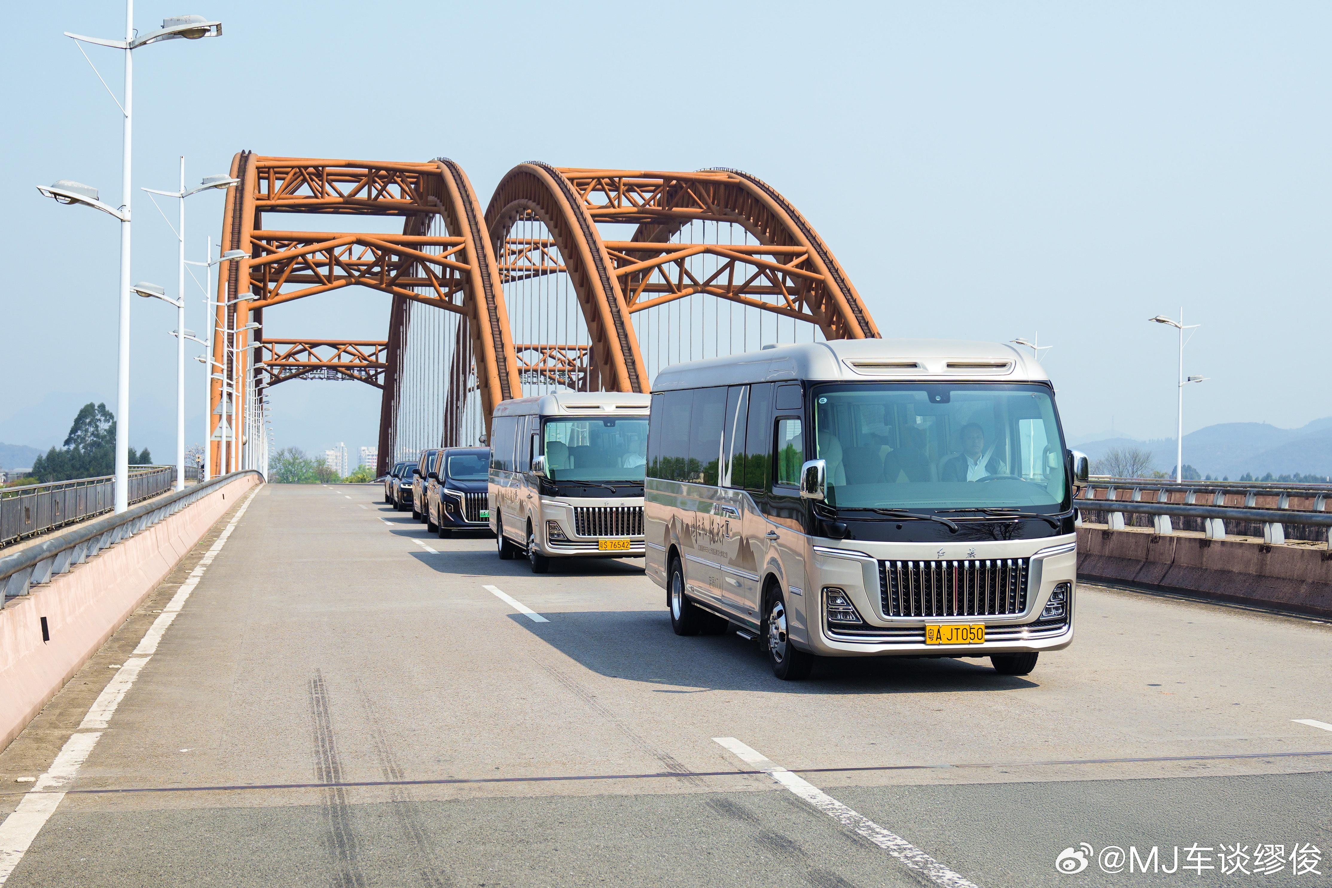 本次两会保障中，一汽红旗共投入24台红旗金葵花国悦，用于会议通勤和机场内部摆渡。