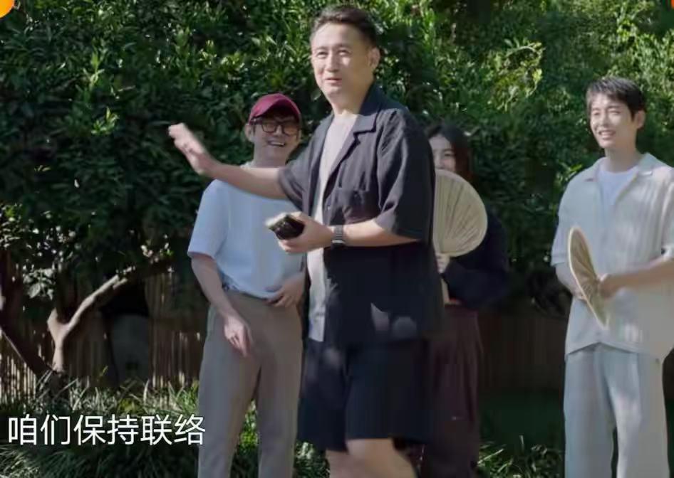 黄磊不下厨、彭昱畅发量多了、狗老了、鸭走了…“生活”也变了

网友评论：
从第一