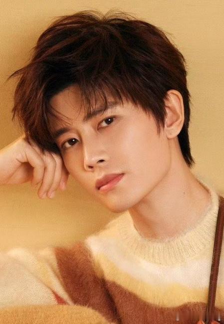 任嘉伦从乒乓球员任国超到优秀演员任嘉伦，从小到大他在不同领域始终坚持梦想，不懈努