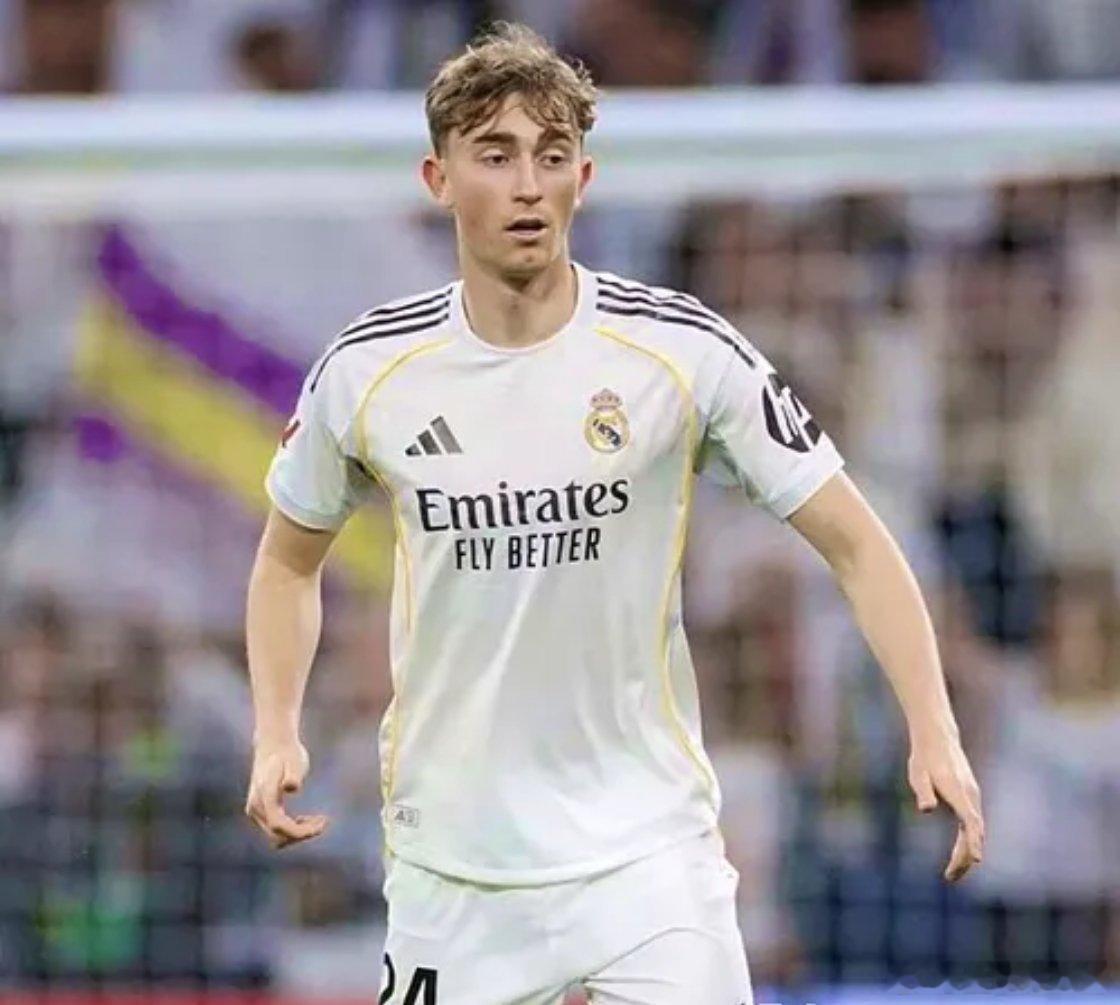 体育 今天凌晨结束的欧冠附加赛中，皇马2-1再胜本菲卡，顺利晋级16强。比赛中，