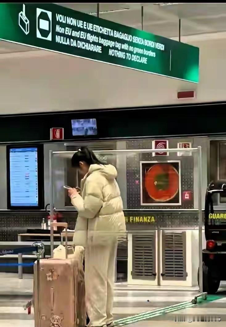 每天早晨，打开头条的第一件事就是刷李盈莹的信息。
妹妹到米兰已经十天了，还没有签