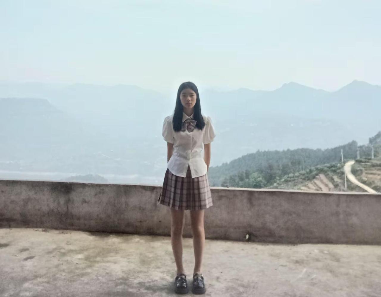 那时候我瘦  连裙子都是买s码 后来好久没有穿的裙子  才知道自己长胖了很多