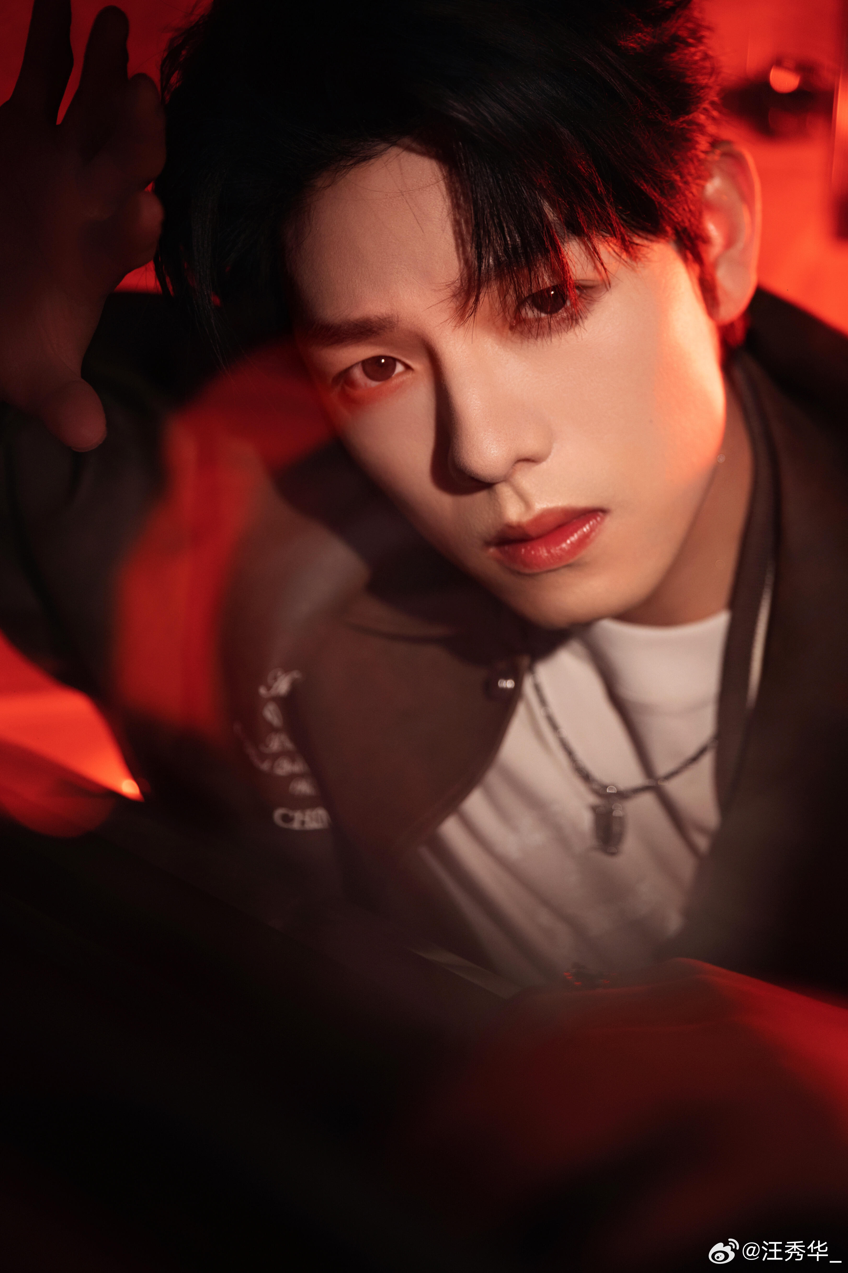  曾辉内娱型男上新 短剧圈走出的实力派，演技与身材双在线，这魅力谁能顶得住！ 