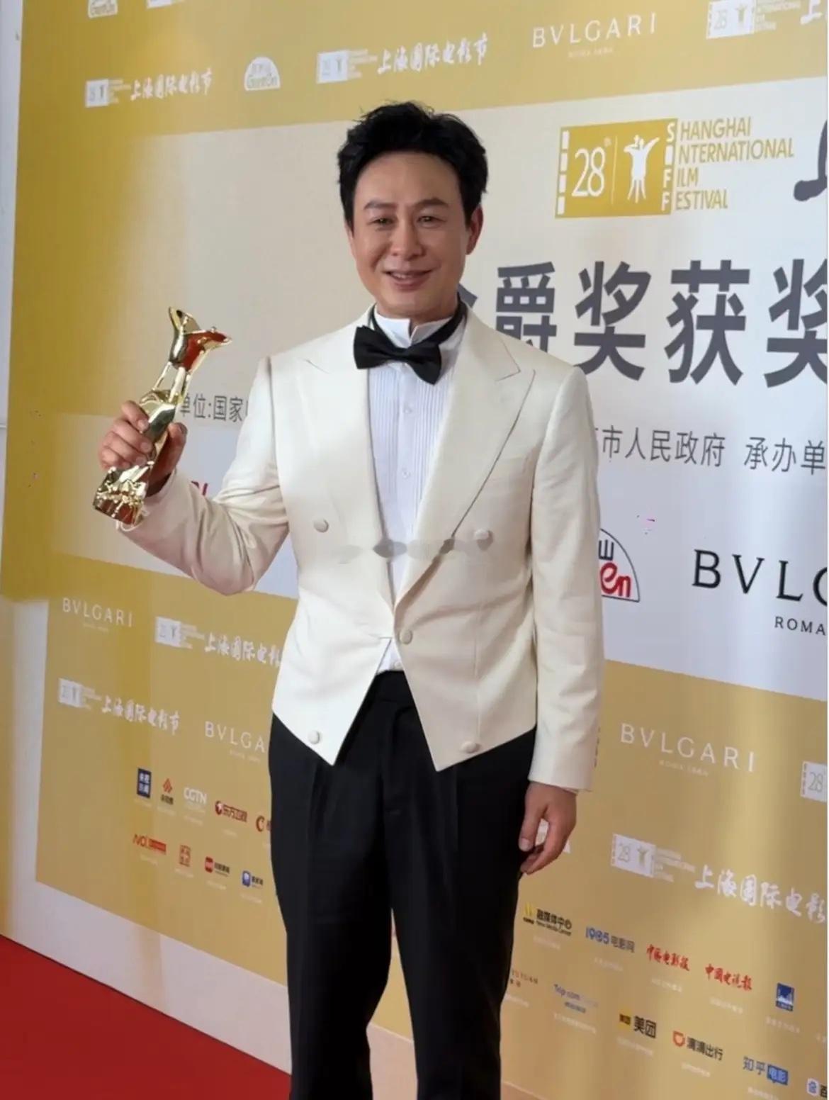 张颂文获影帝以前不知道金爵奖好奇查了一下金爵奖，原来它含金量这么高很多人都不了解