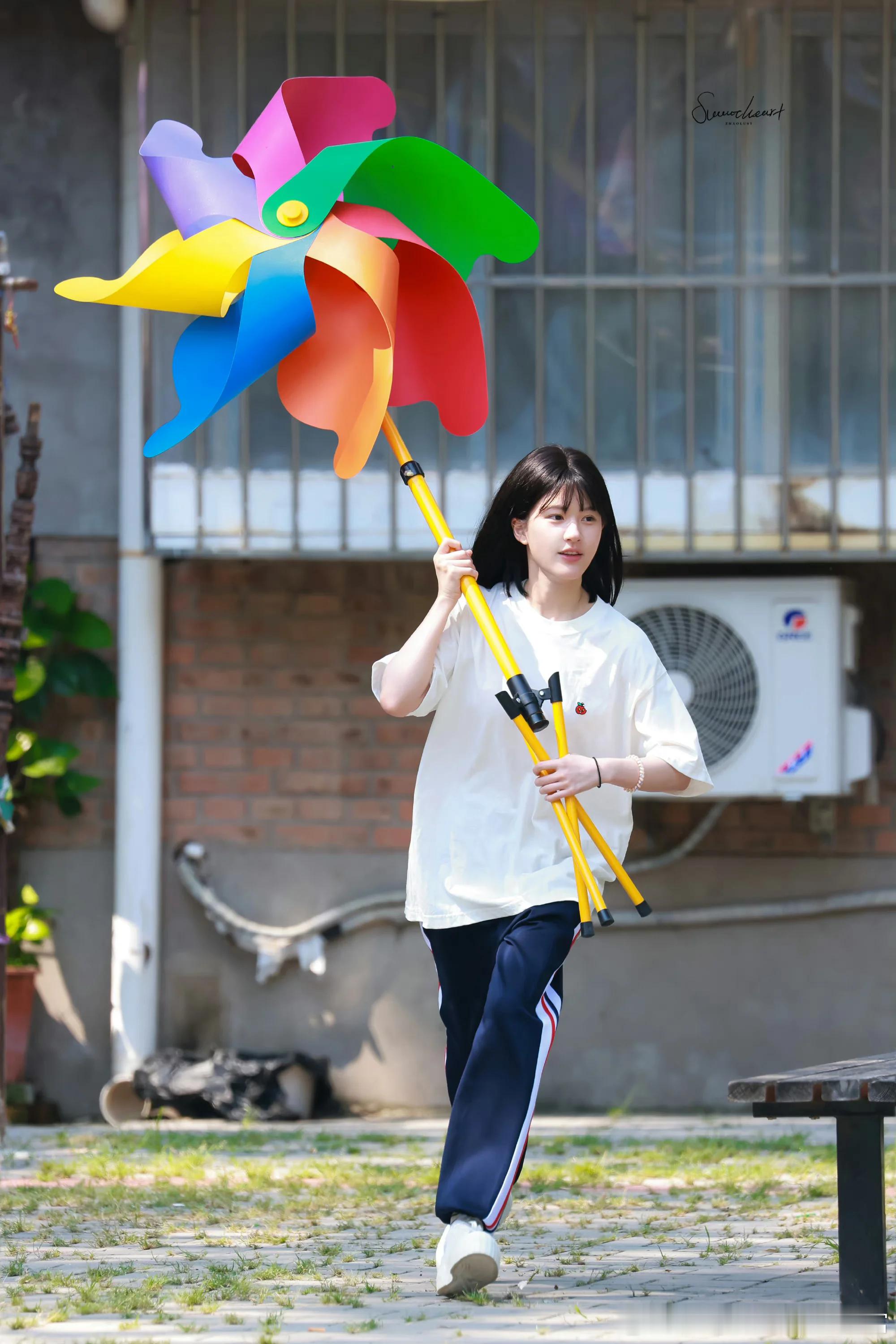 赵露思许妍路透她是怎么做到看起来像一个小女孩的 ​​​