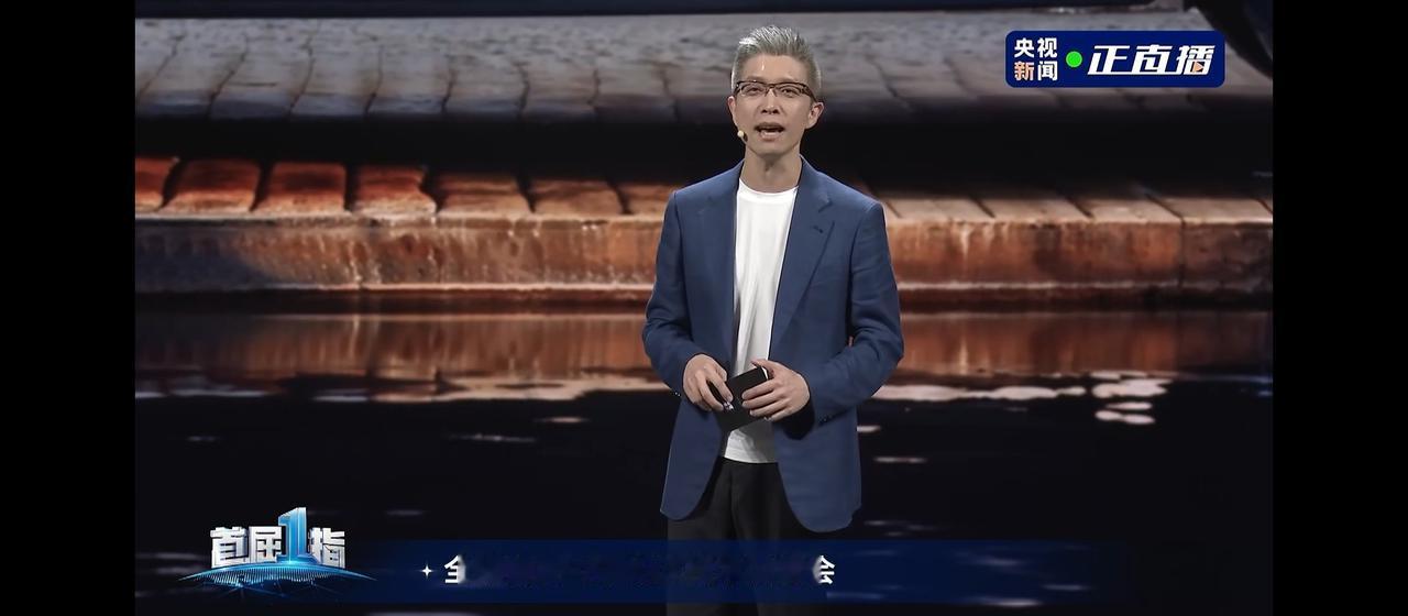 感觉朱广权非常适合主持企业的发布会，有趣的灵魂段子手，受众适合各个年龄段的群体。