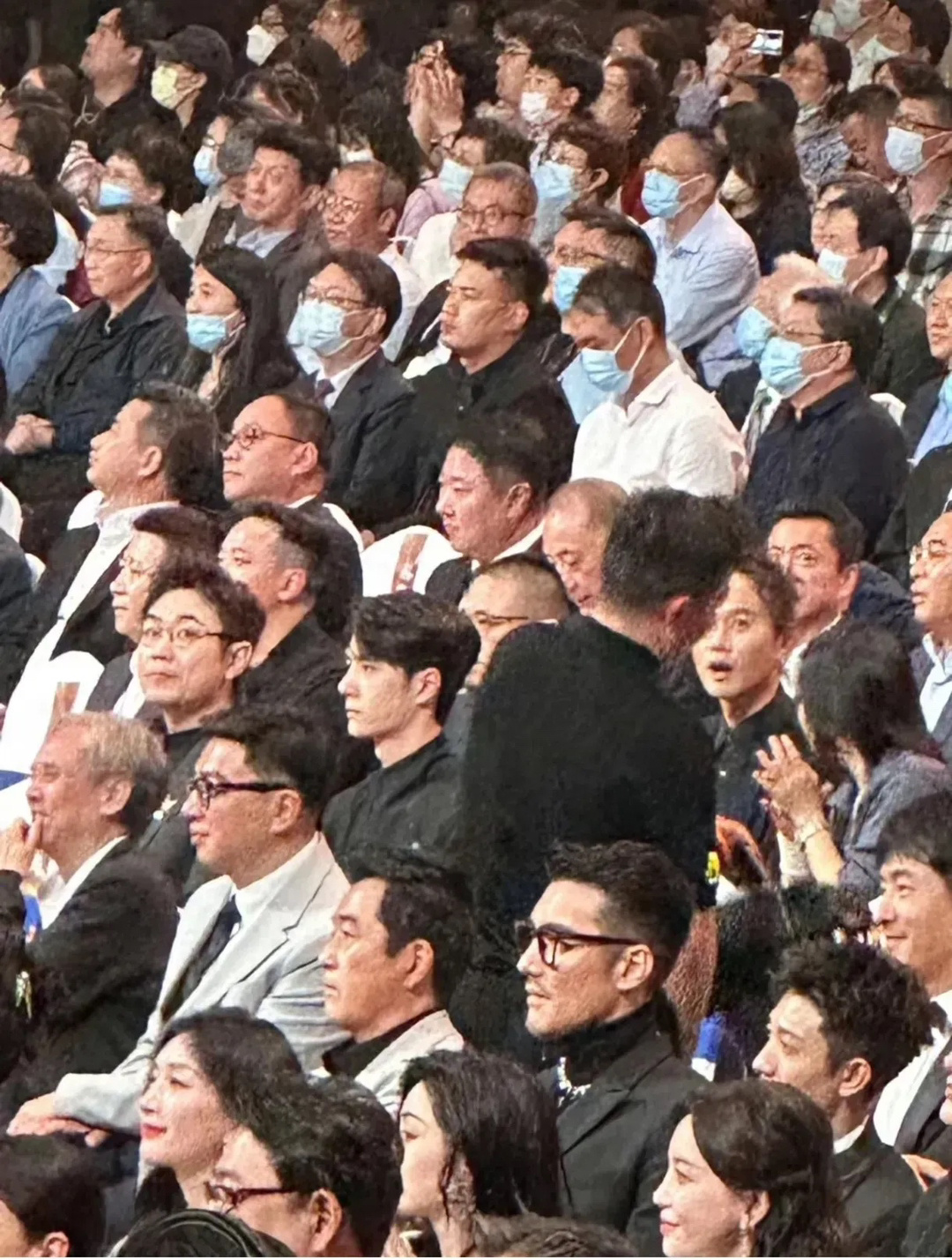 真的没有寻找，目光就是被吸住了~ ​​​