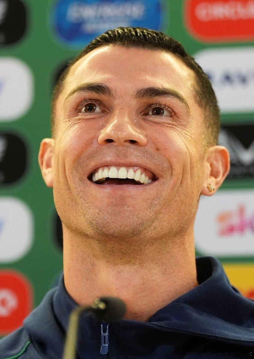 这也问上了关于克里斯蒂亚诺·罗纳尔多访问白宫一事？罗伯托·马丁内斯：“无论克里斯