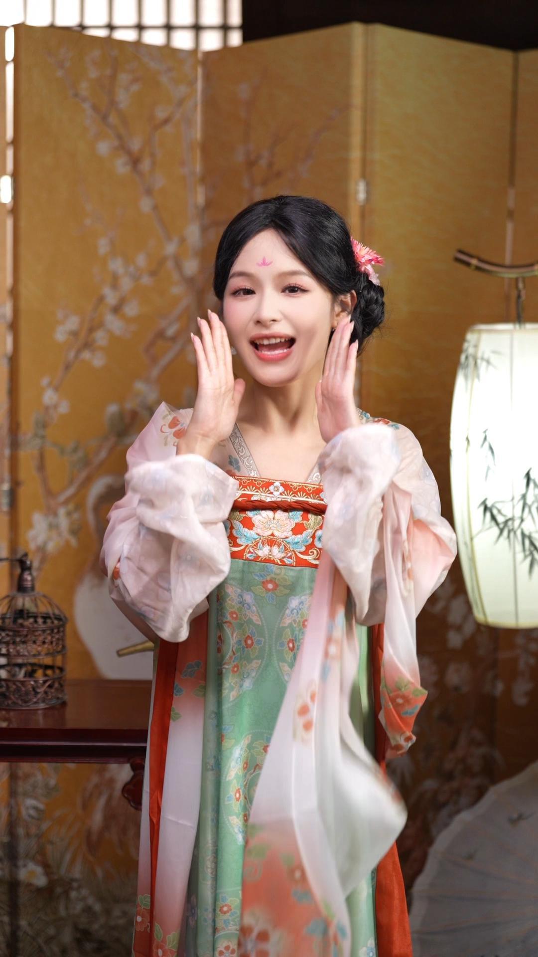 余茵新短剧黑桃四姐妹 《黑桃四姐妹》开播就放大招！余茵的黑桃A带领姐妹团披荆斩棘