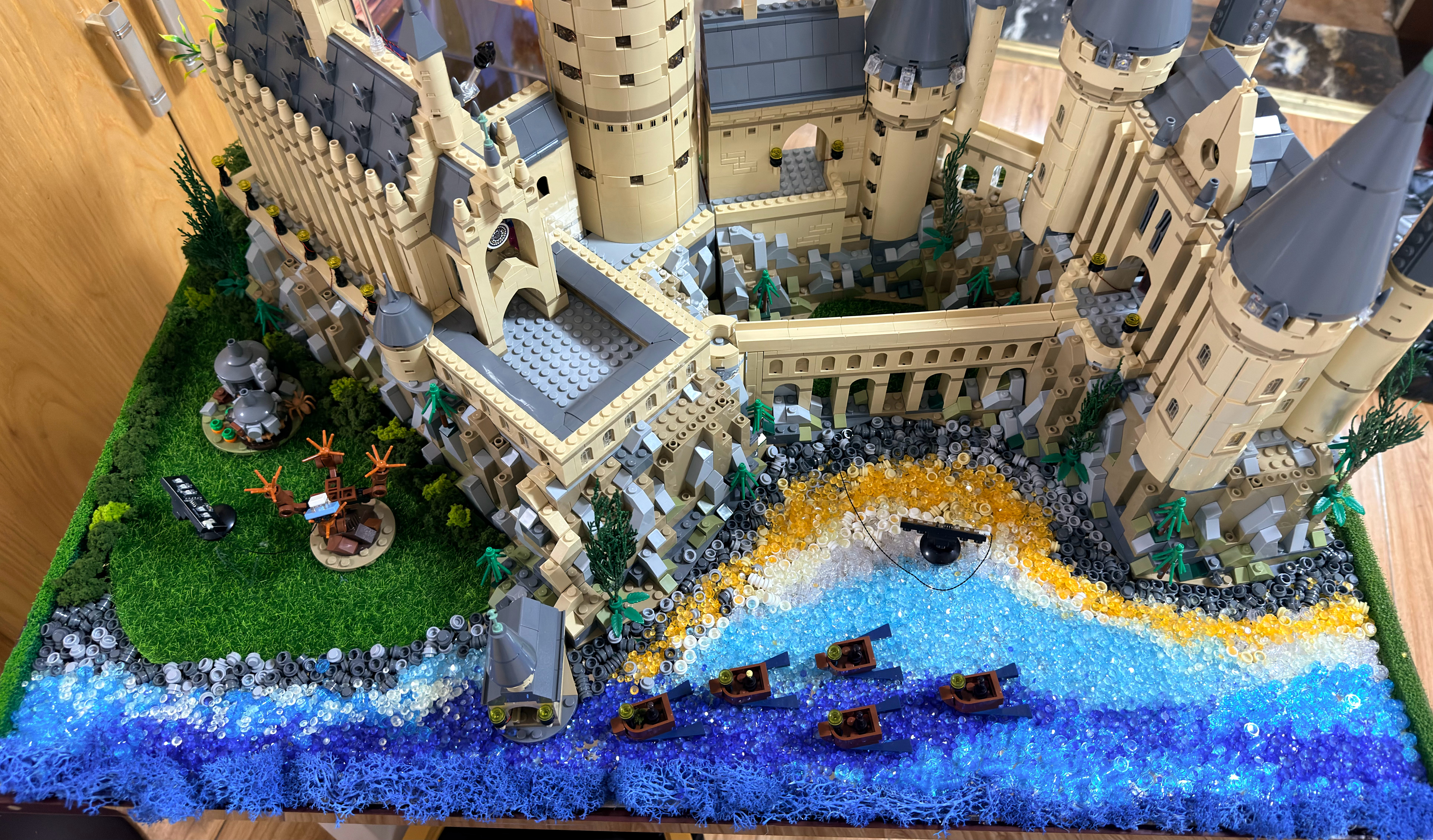 快完工了，大家觉得怎么样？海洋装饰我用了珊瑚+夜光透钻，白天用灯光照明，晚上会有