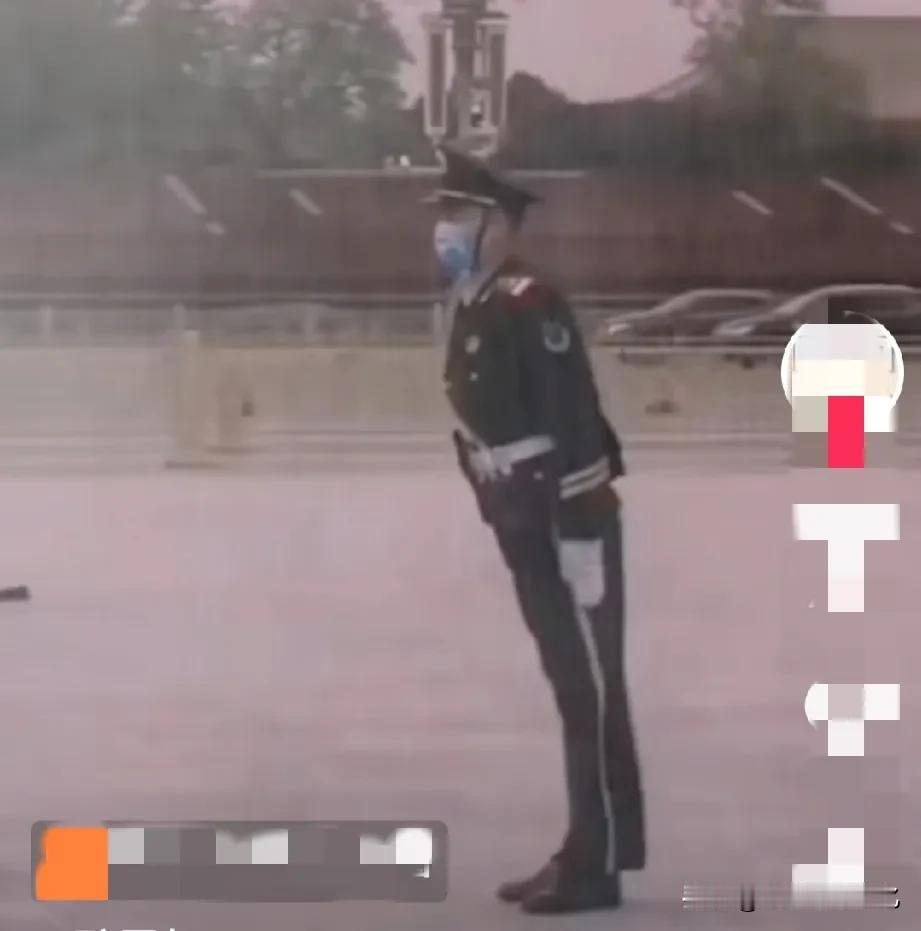 在暴雨中，致敬最可爱的人