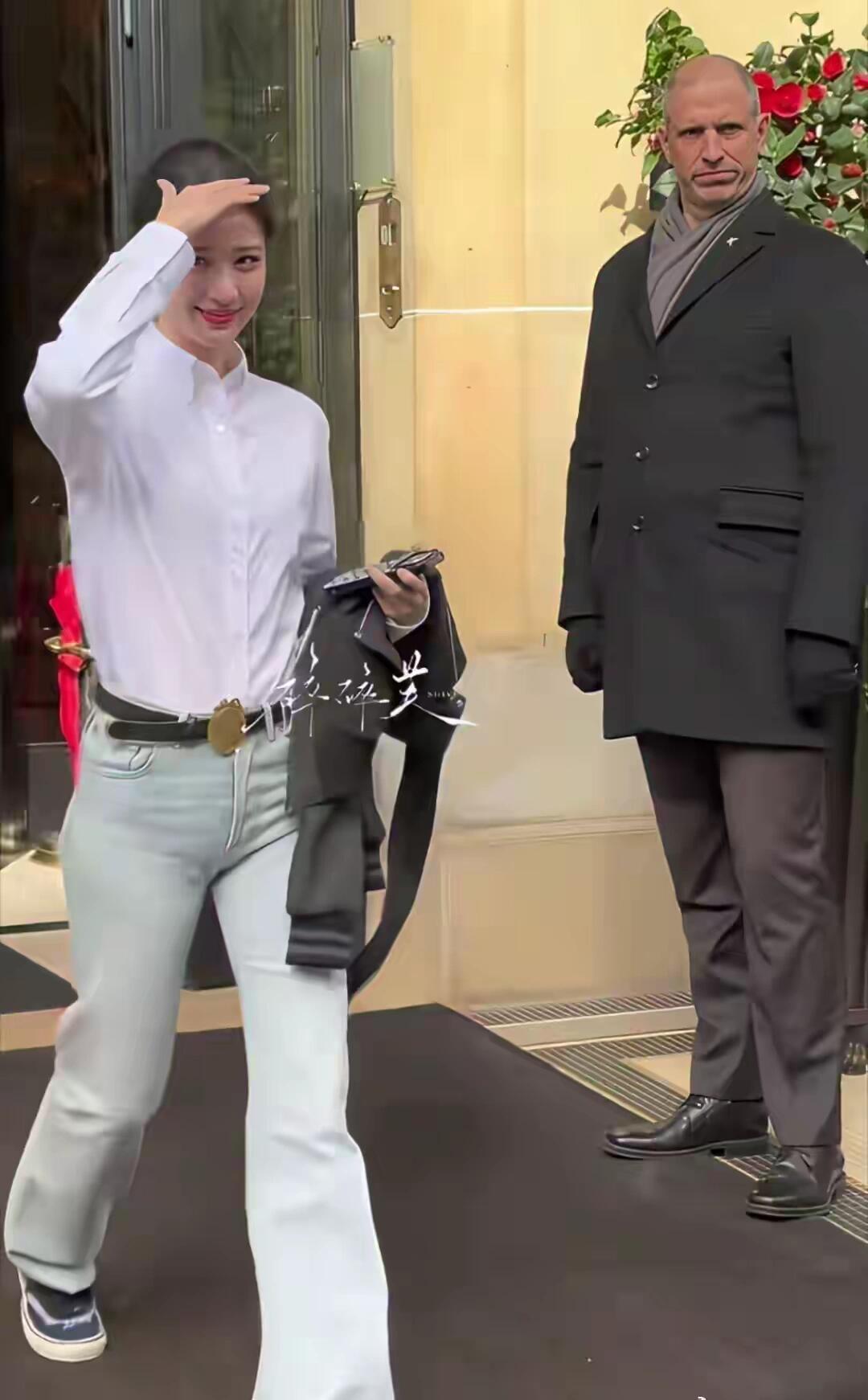 王楚然穿牛仔裤的样子 