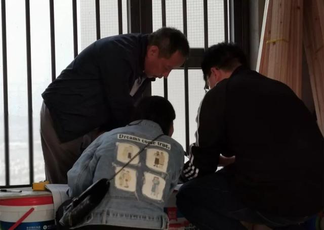 装修找人报价，可以约几家公司同时来量房吗？