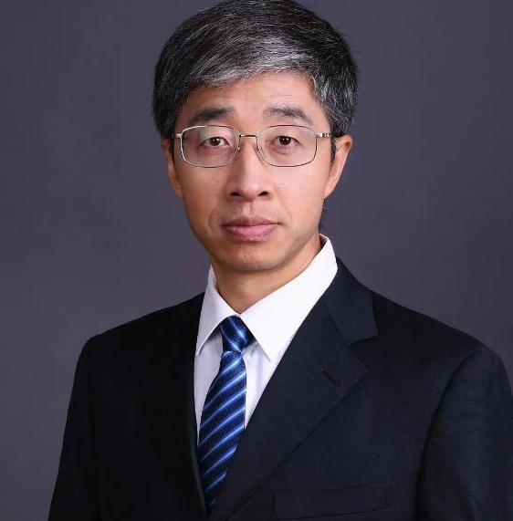 没想到一夜之间火了！北师大副教授陈志新，因为自己的课没有被教务处排上，但又不想浪