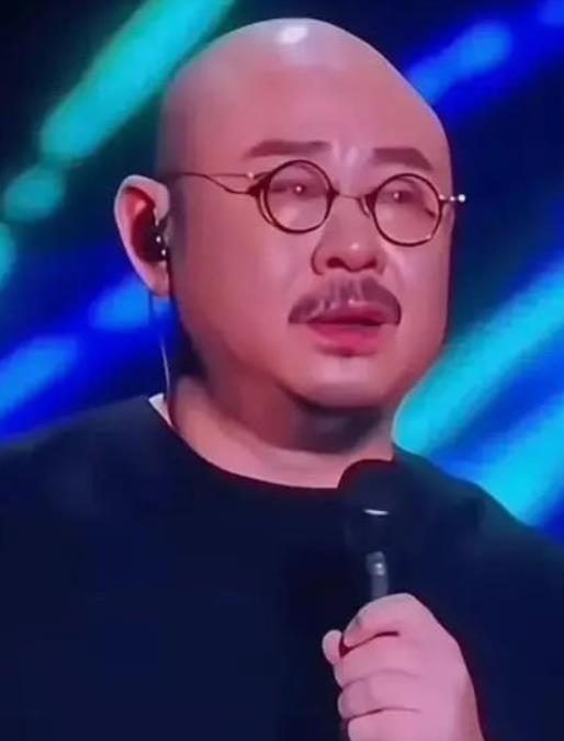 一个没落的人和一个江郎才尽的人，只能作垂死挣扎。
 
刀郎没有评价任何人，但为何