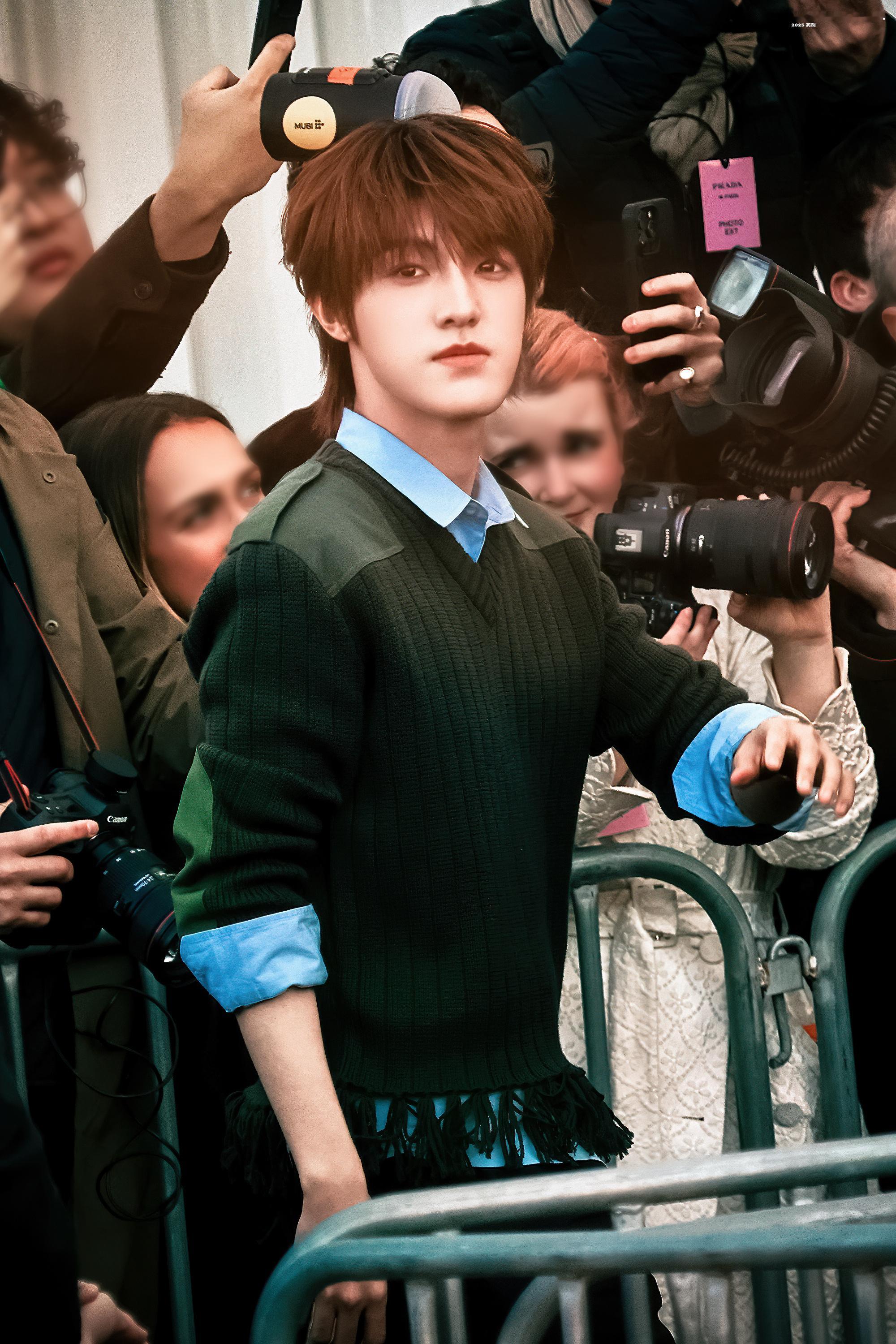 这一套搭配真的绝了！适配度如此之高！手镯选的太妙了张泽禹的手镯