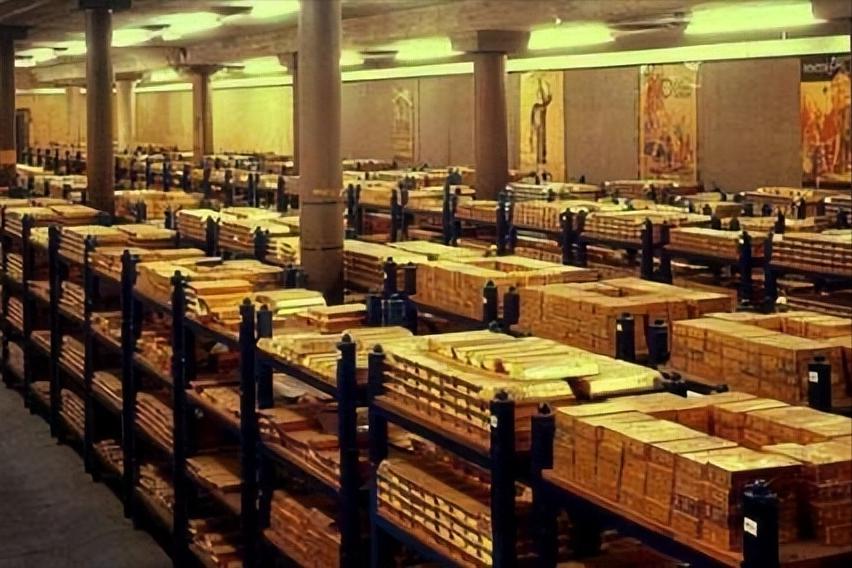 马科斯家族贪污100亿美元，背后的黄金传说是真是假？
1986年，几十万人走上街