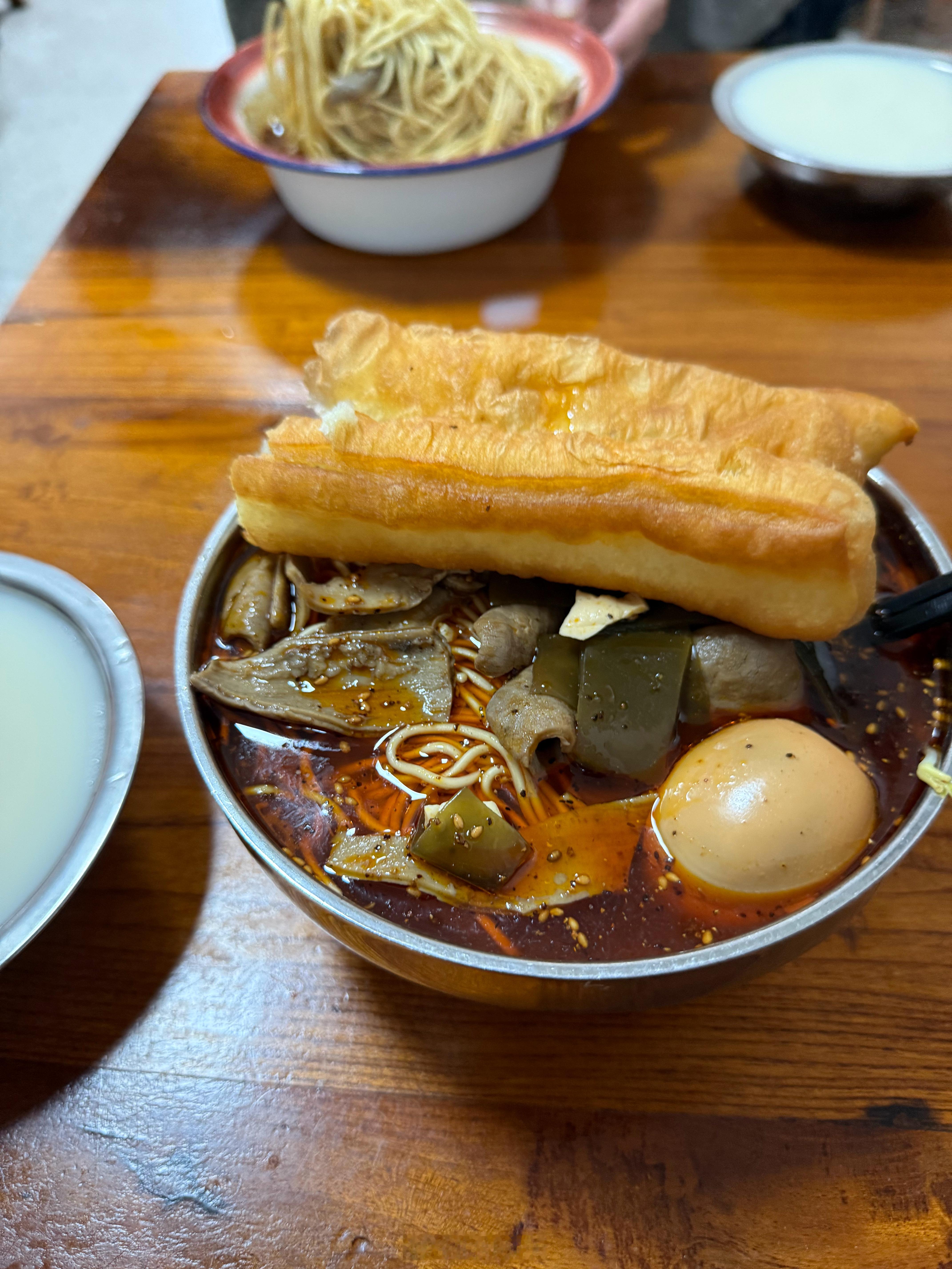 早晨来一碗襄阳牛杂面，太完美啦  ​​​