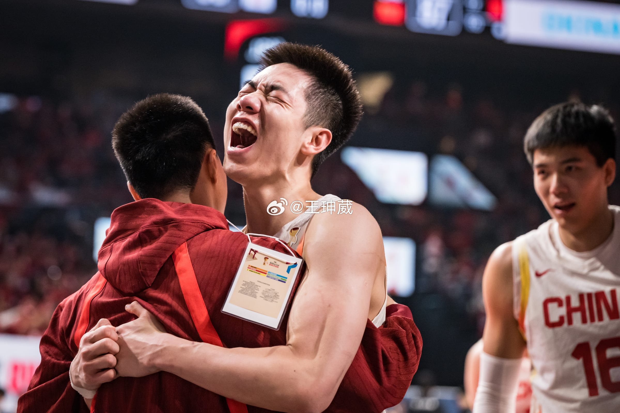 九图回顾中国男篮两次大逆转 从FIBA官方选了九张图，中国男篮第二窗口期不容易，